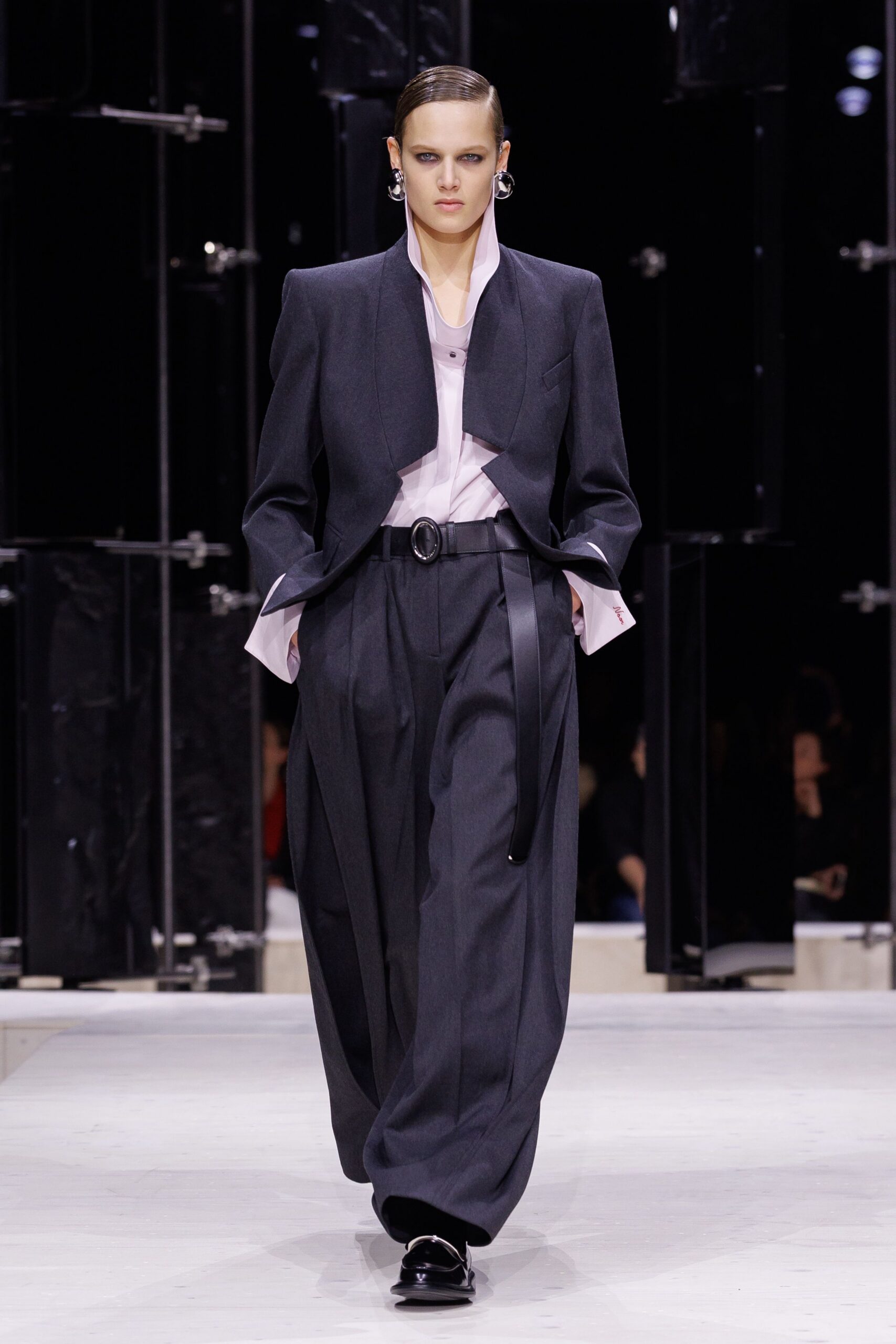 black wool long-sleeve collared tailored buttoned blazer