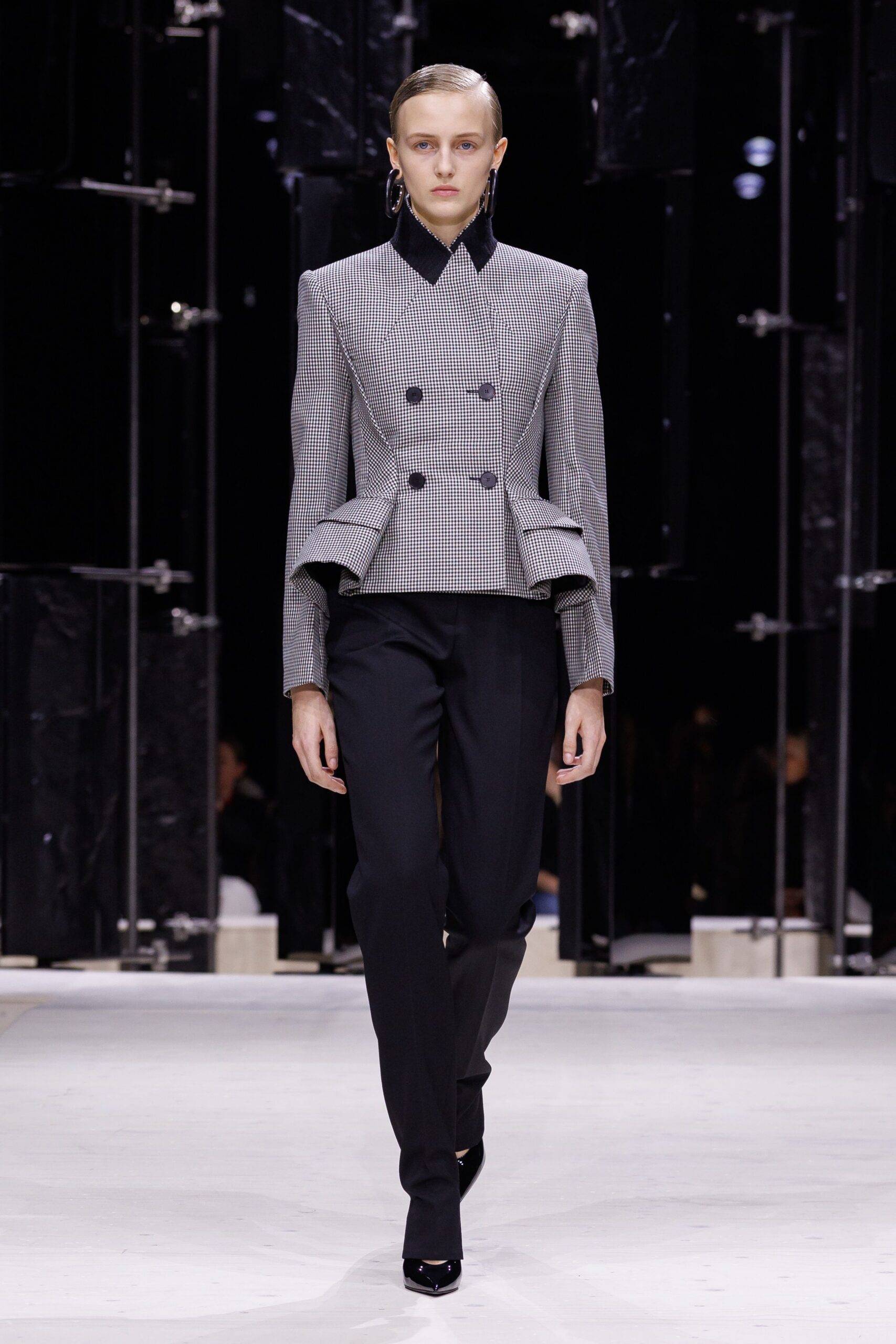 black cotton long-sleeve collared structured pleated blazer