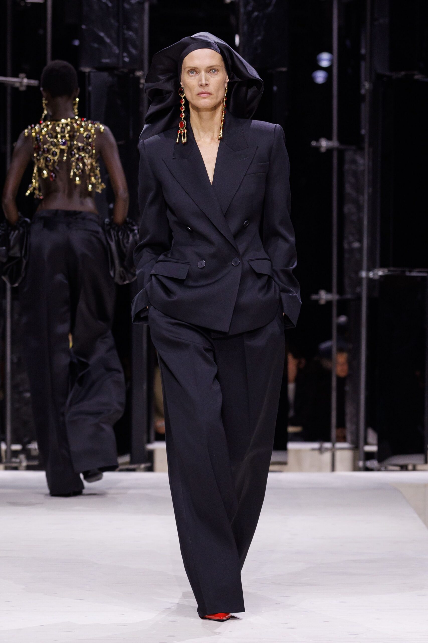 black wool long-sleeve collared tailored suit