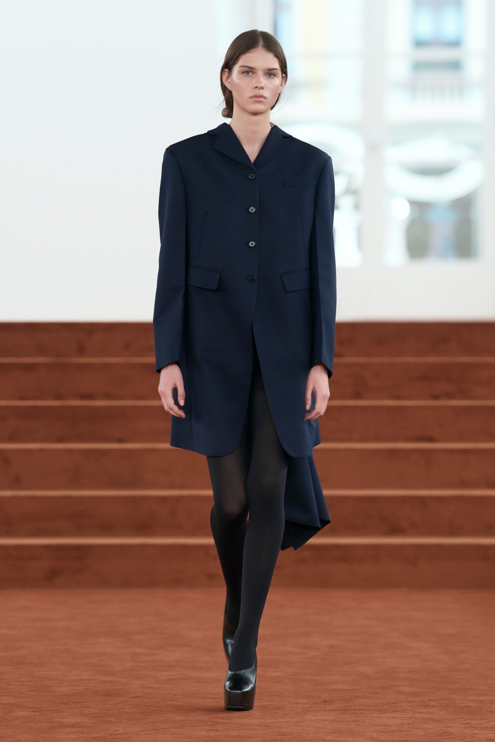 blue wool long-sleeve collared structured buttoned blazer