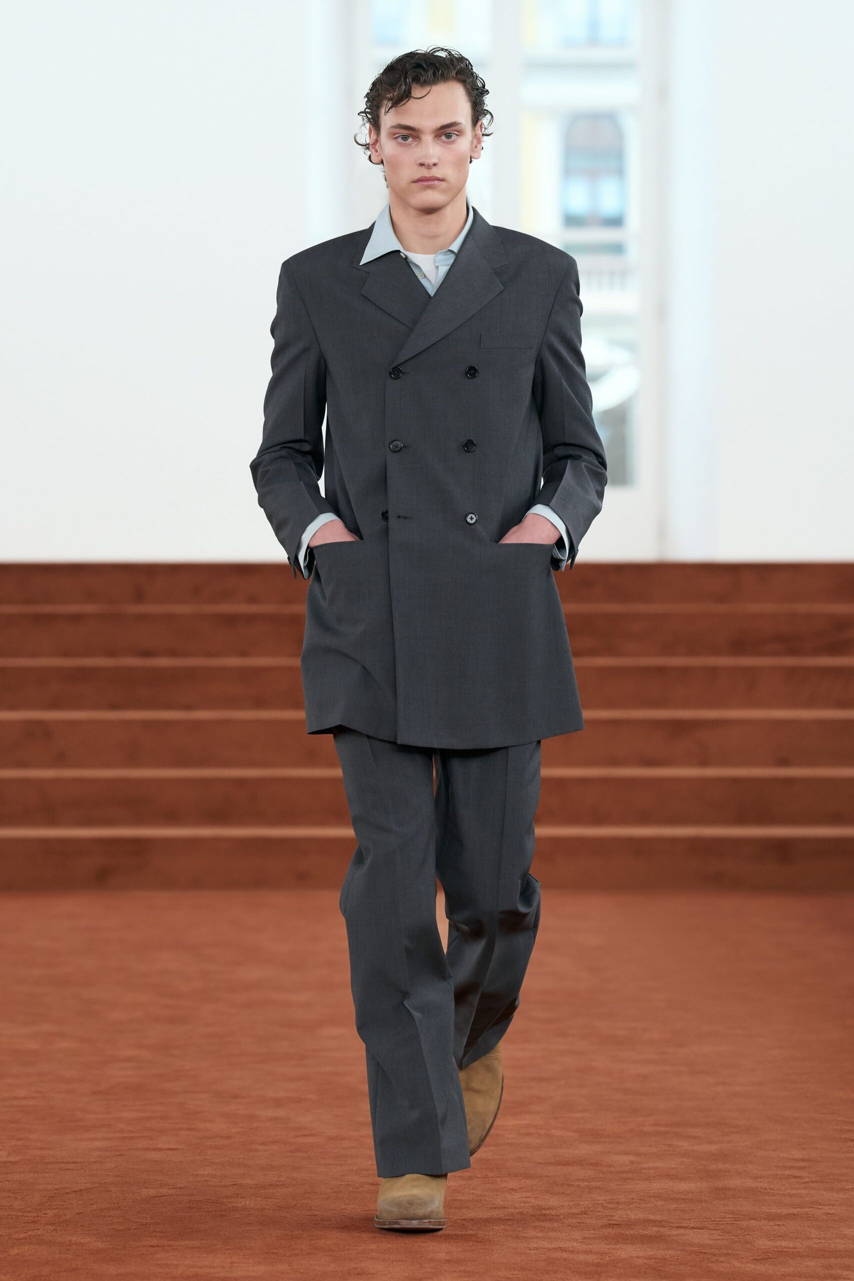 gray wool long-sleeve collared tailored buttoned suit