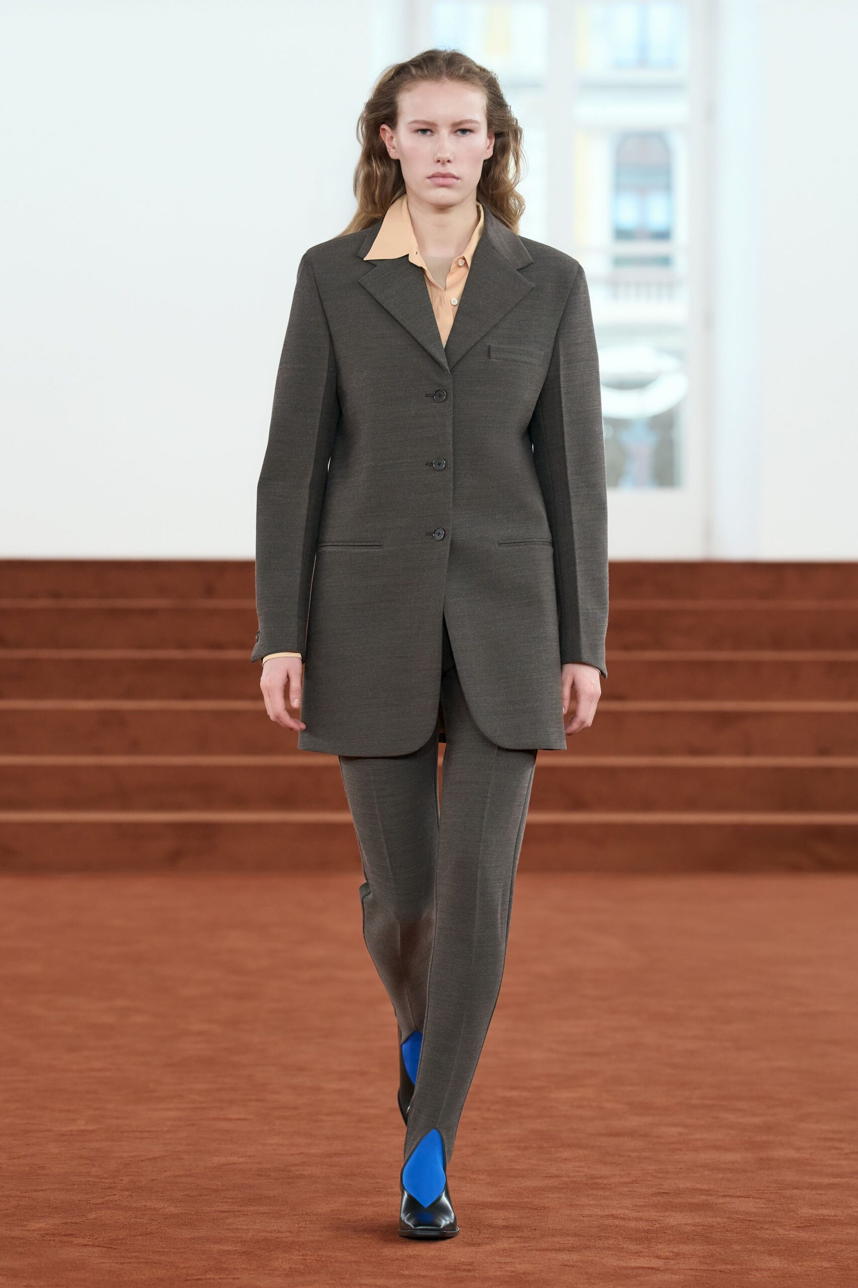 brown wool long-sleeve collared tailored buttoned suit