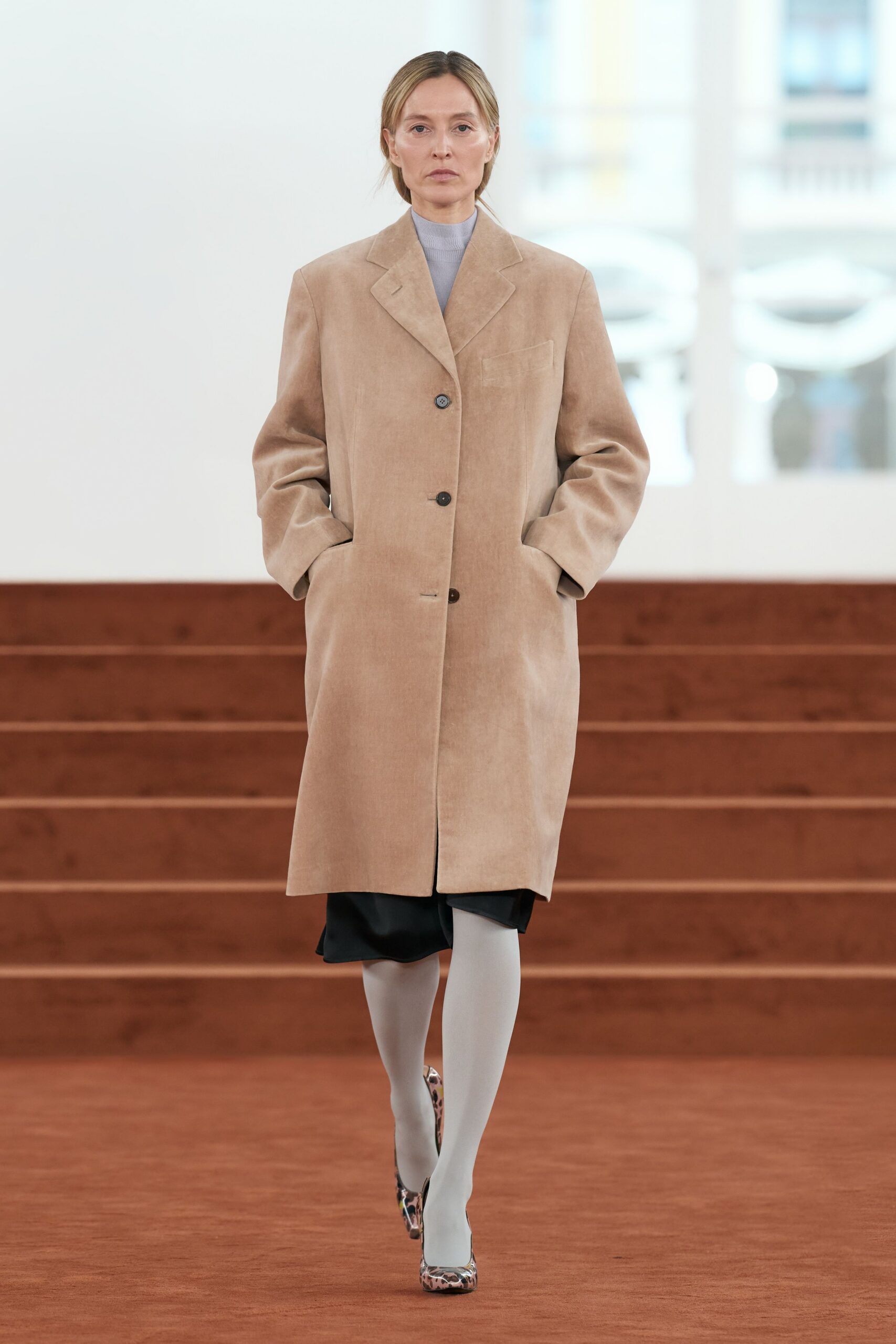 beige wool long-sleeve collared relaxed buttoned coat