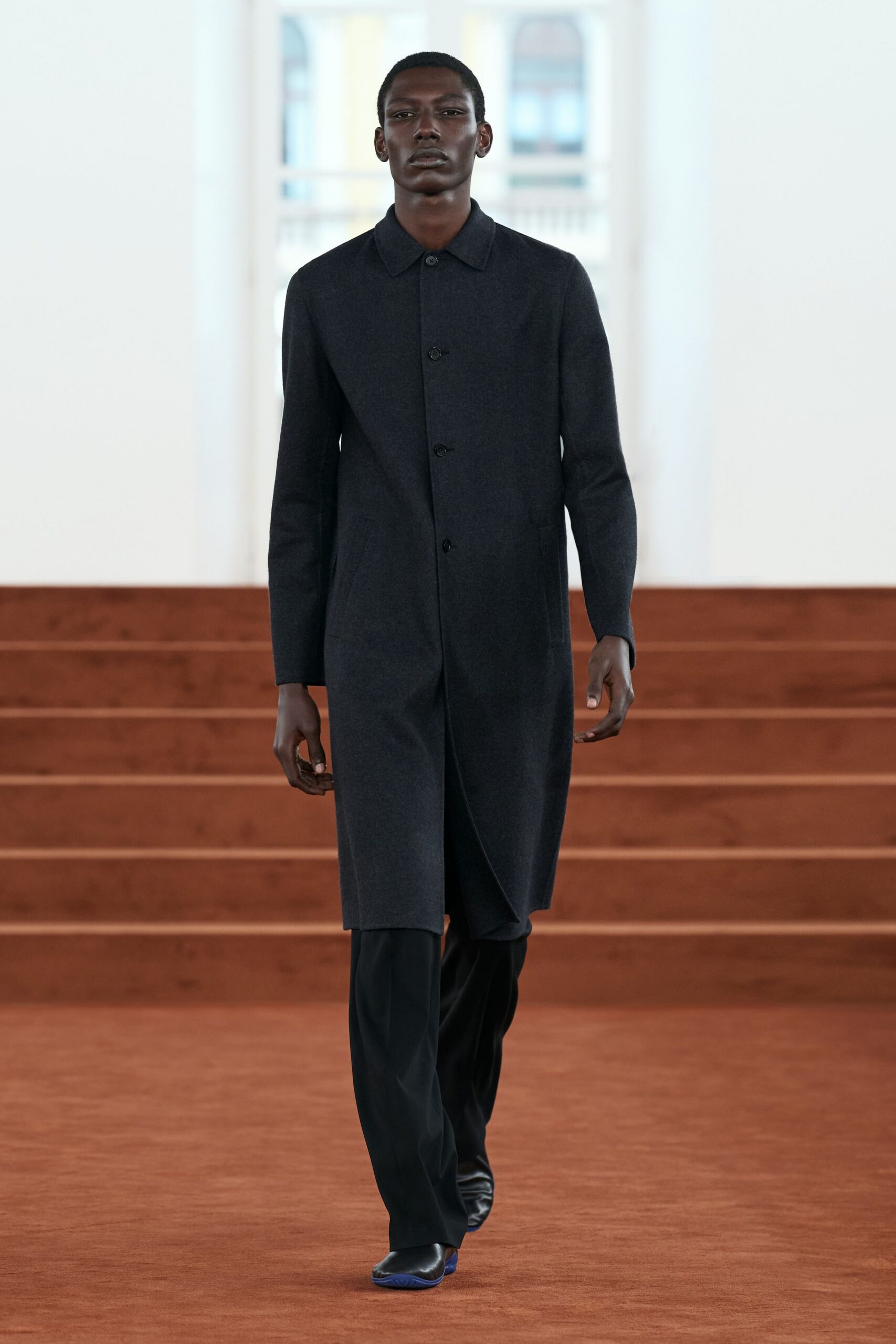 black wool long-sleeve collared fitted buttoned midi coat