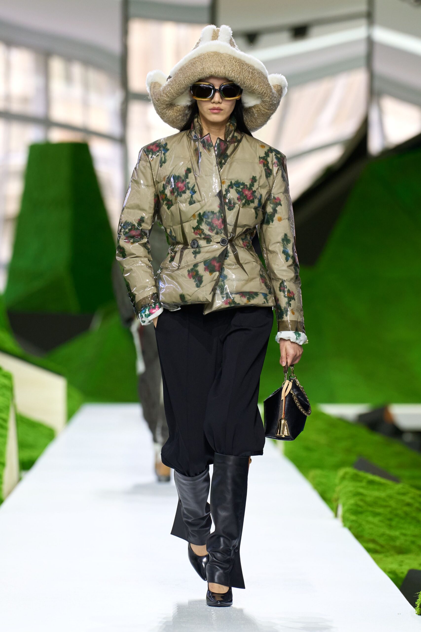 beige cotton long-sleeve collared fitted embroidered jacket