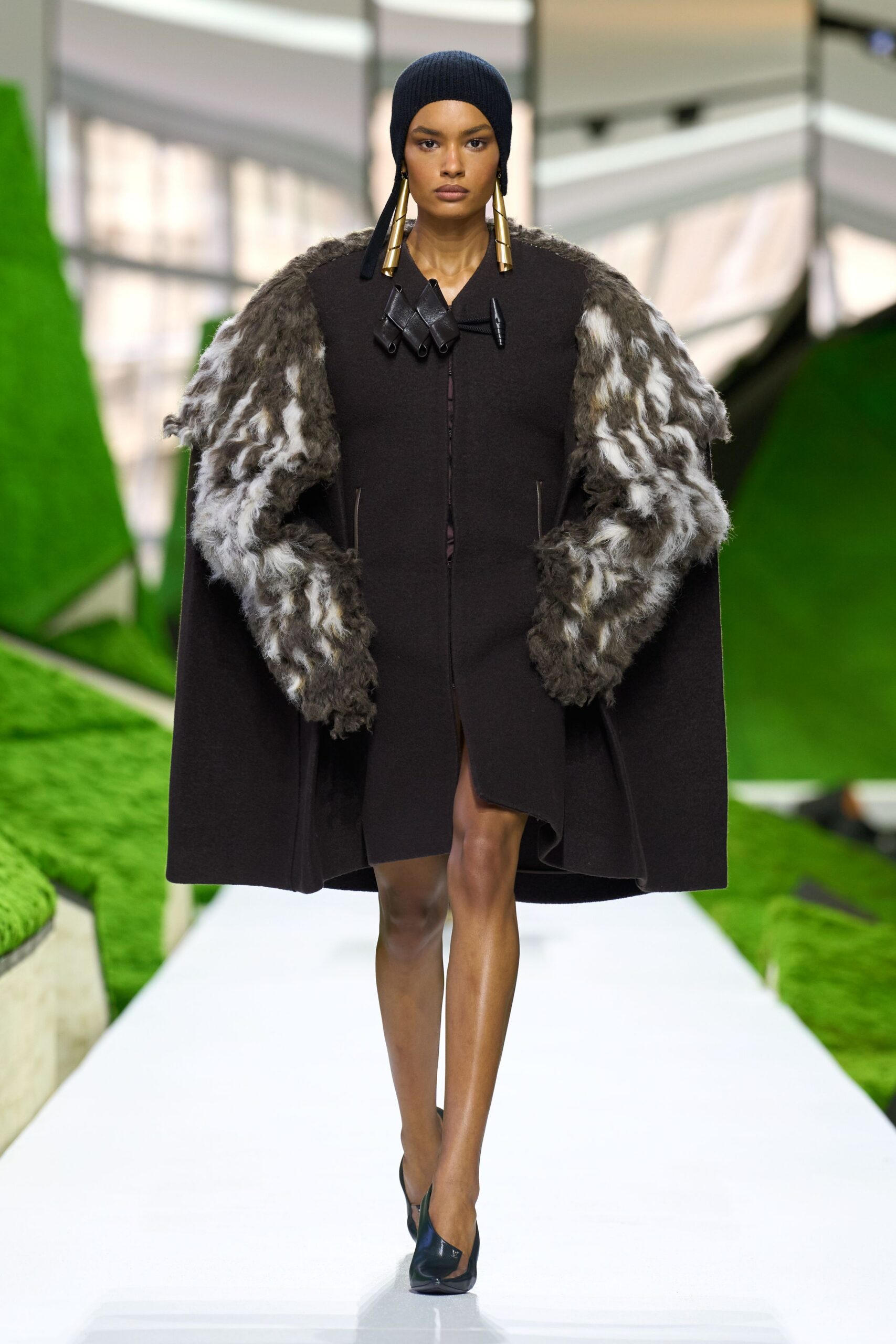 black wool long-sleeve collared fitted layered midi coat