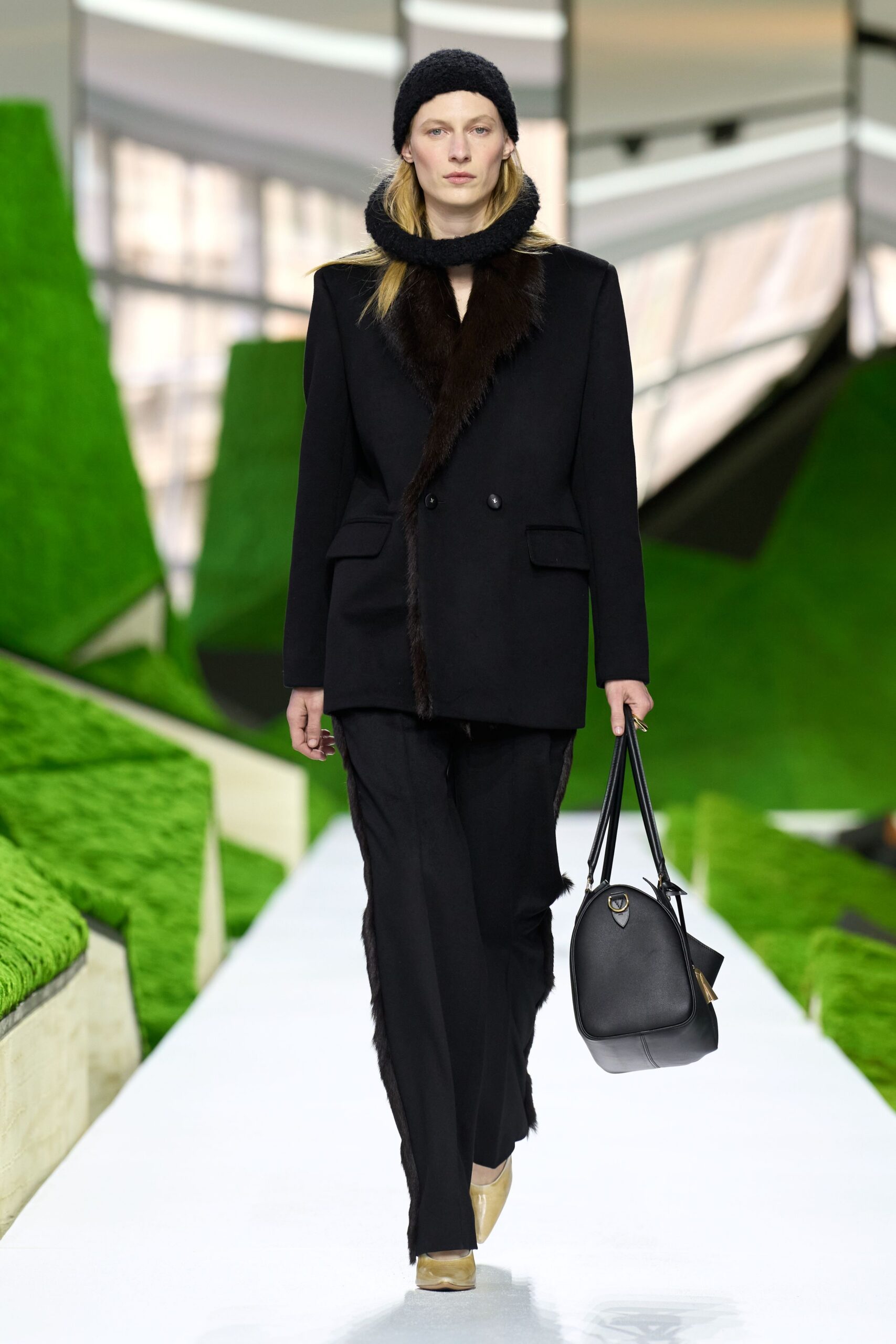 black wool long-sleeve collared structured blazer