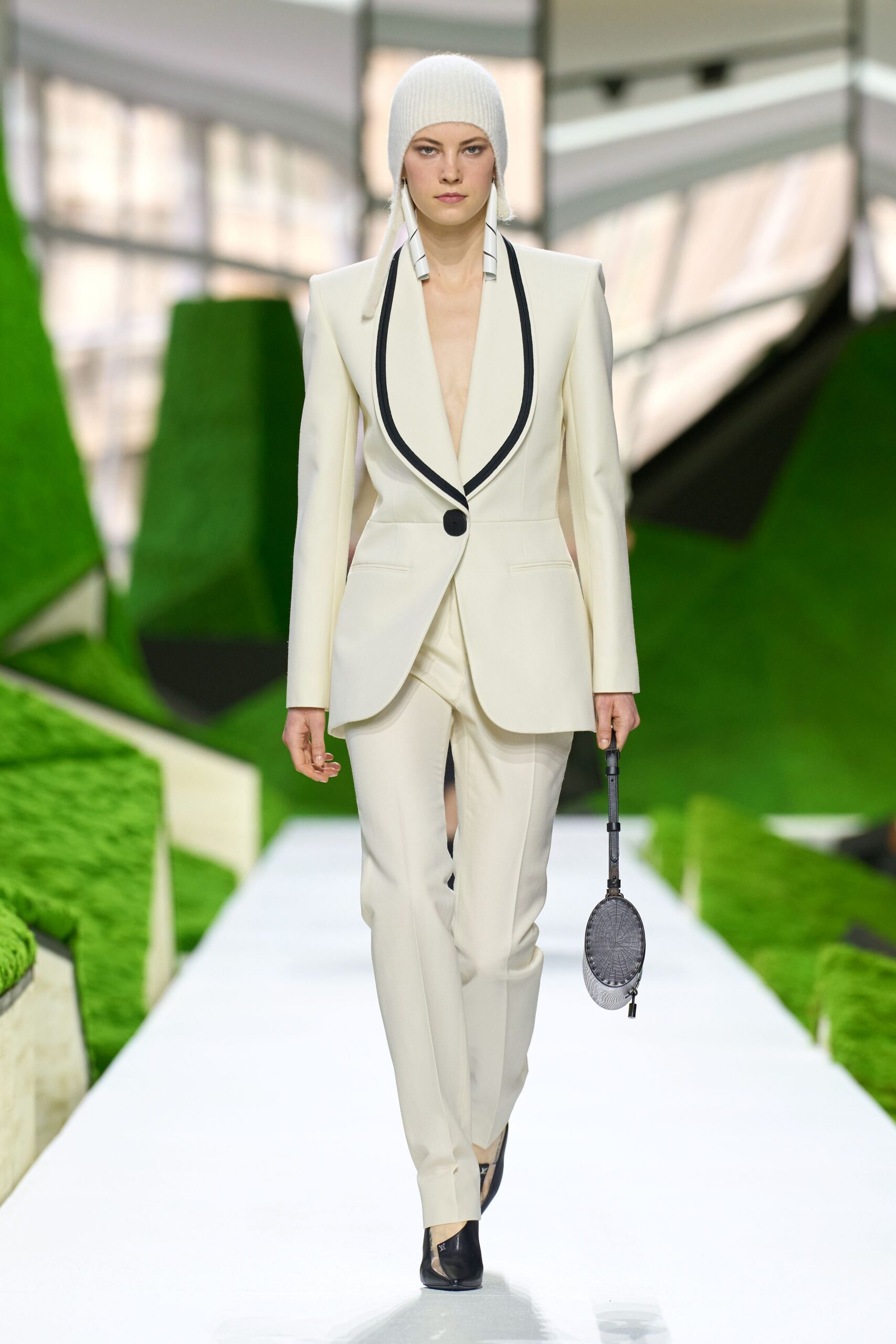 white cotton long-sleeve collared tailored buttoned suit