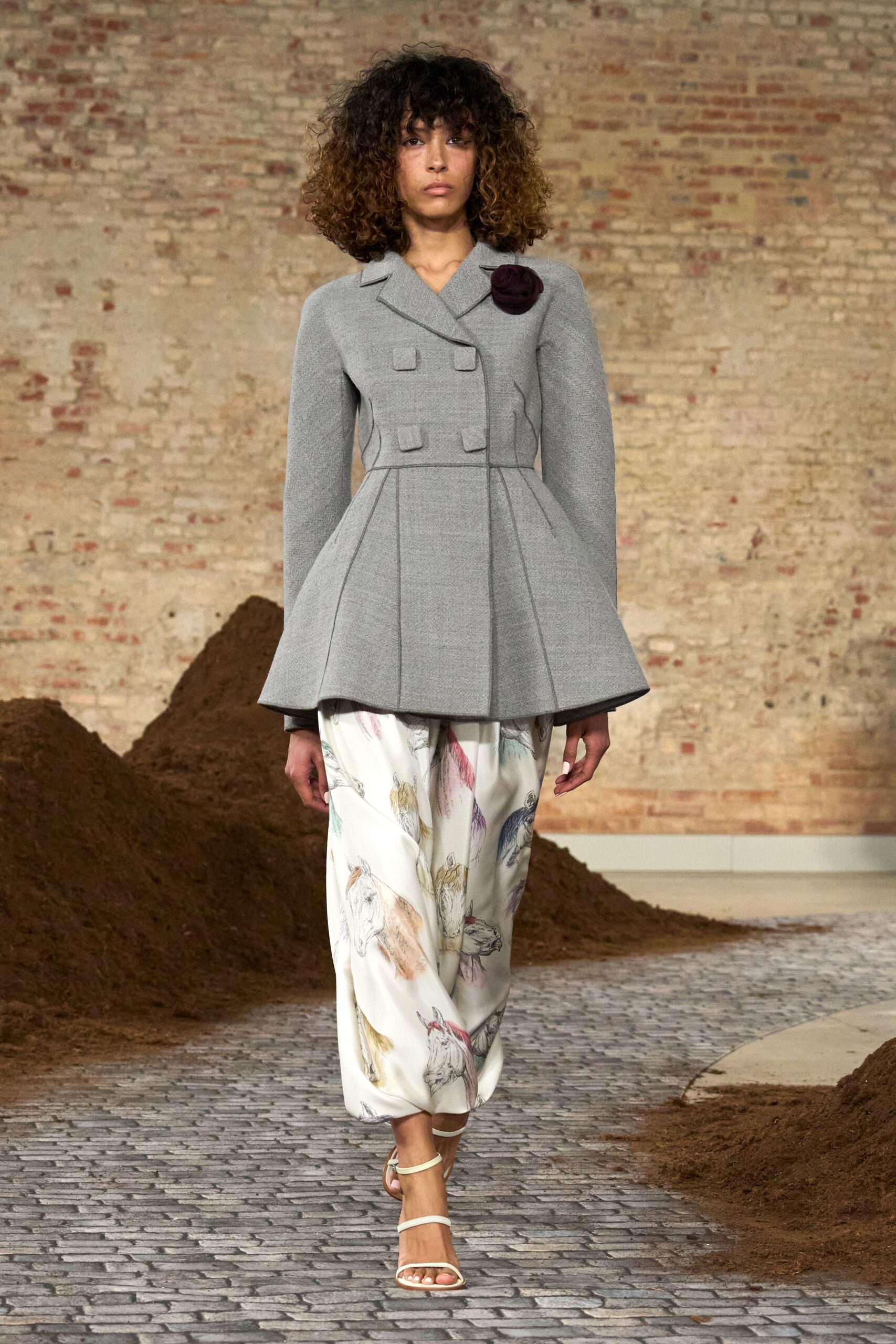 gray tweed long-sleeve collared structured buttoned jacket