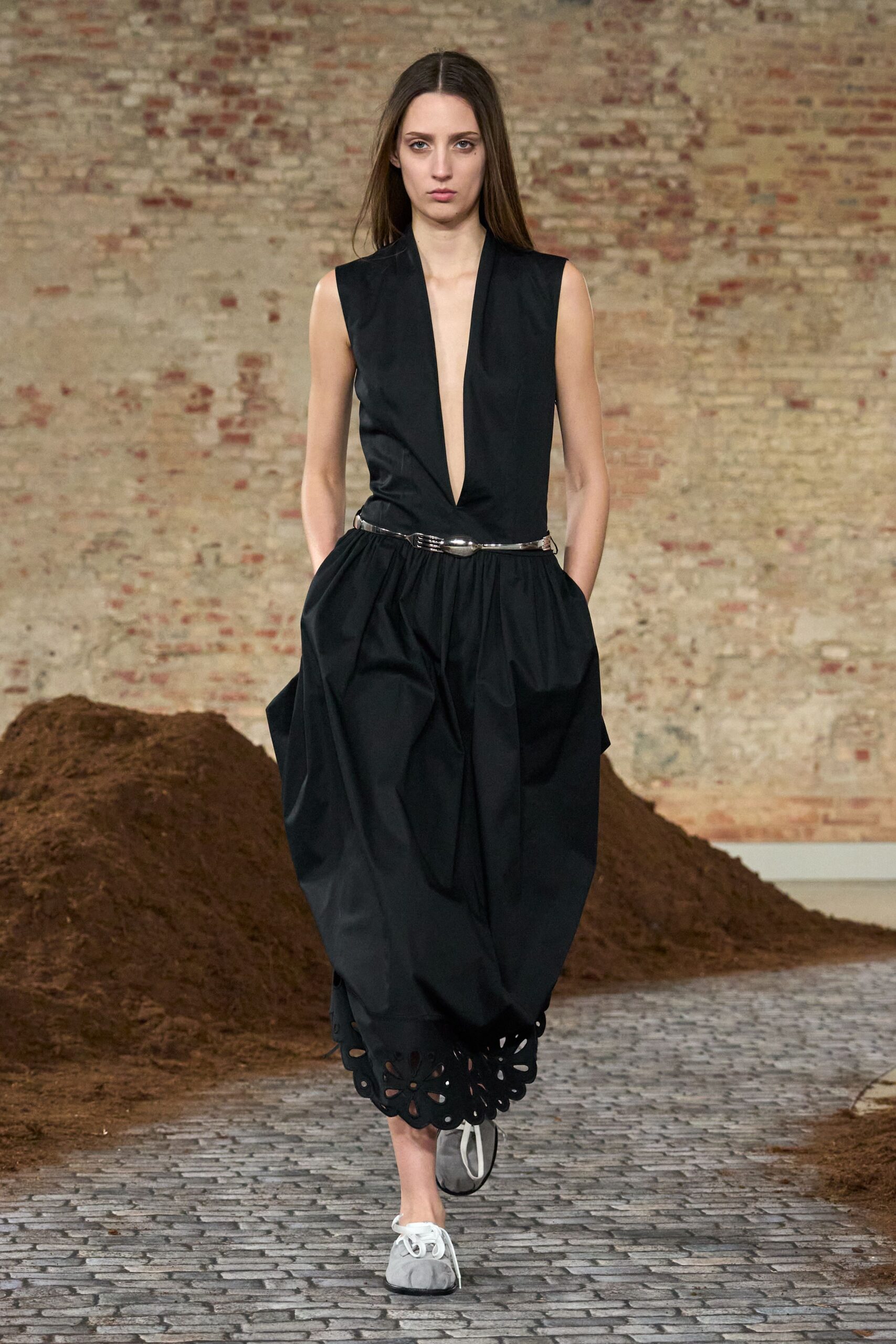black sleeveless midi dress