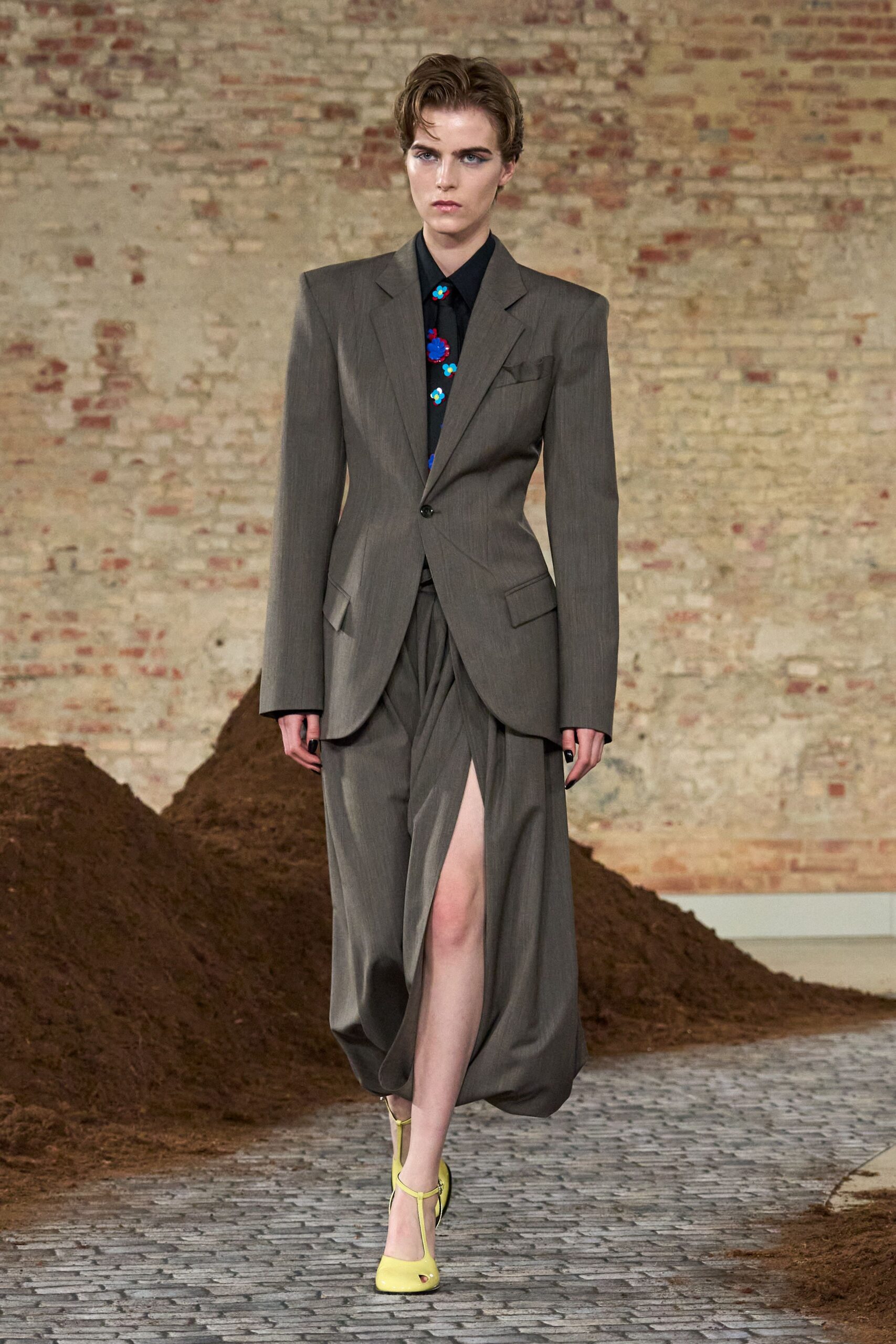 gray wool asymmetric slit relaxed pleated skirt