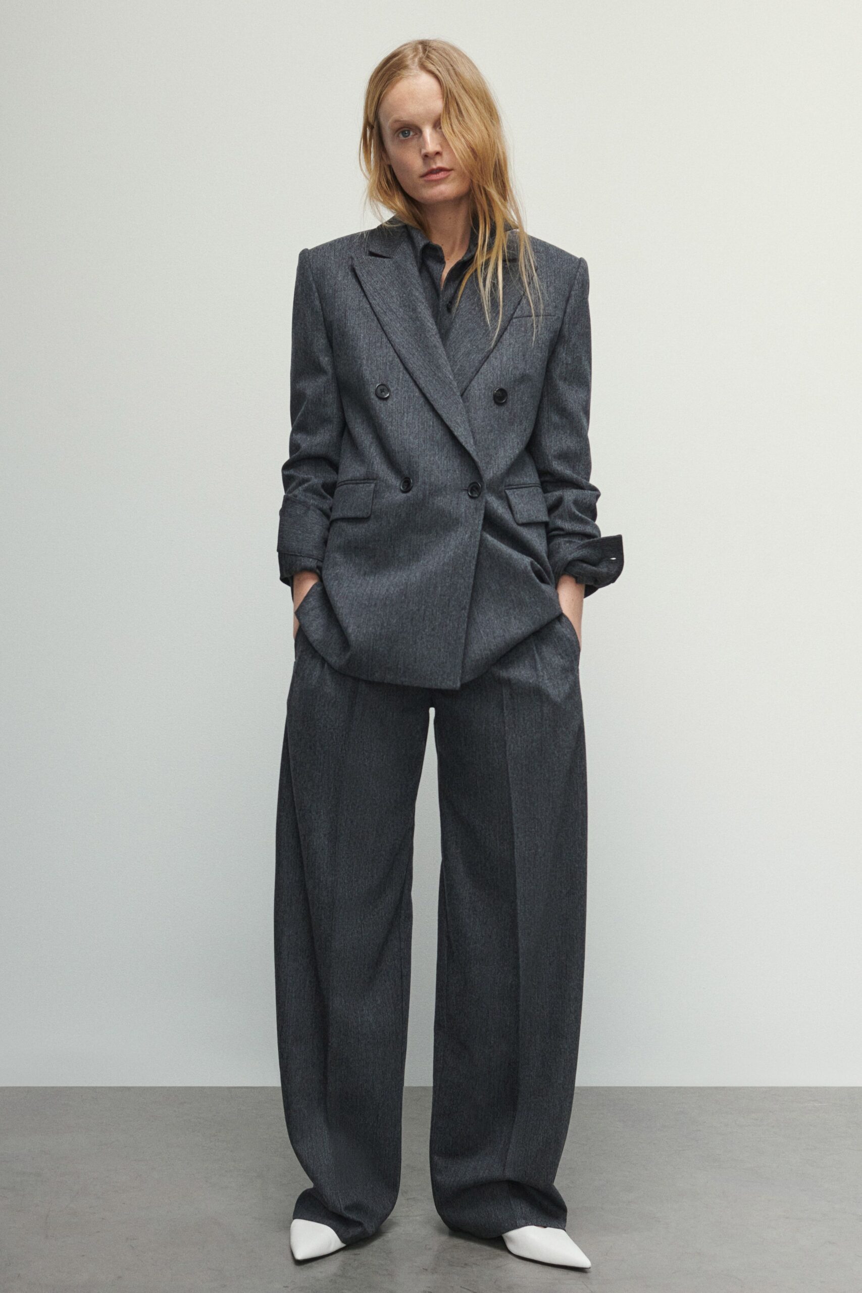 gray wool long-sleeve collared tailored blazer