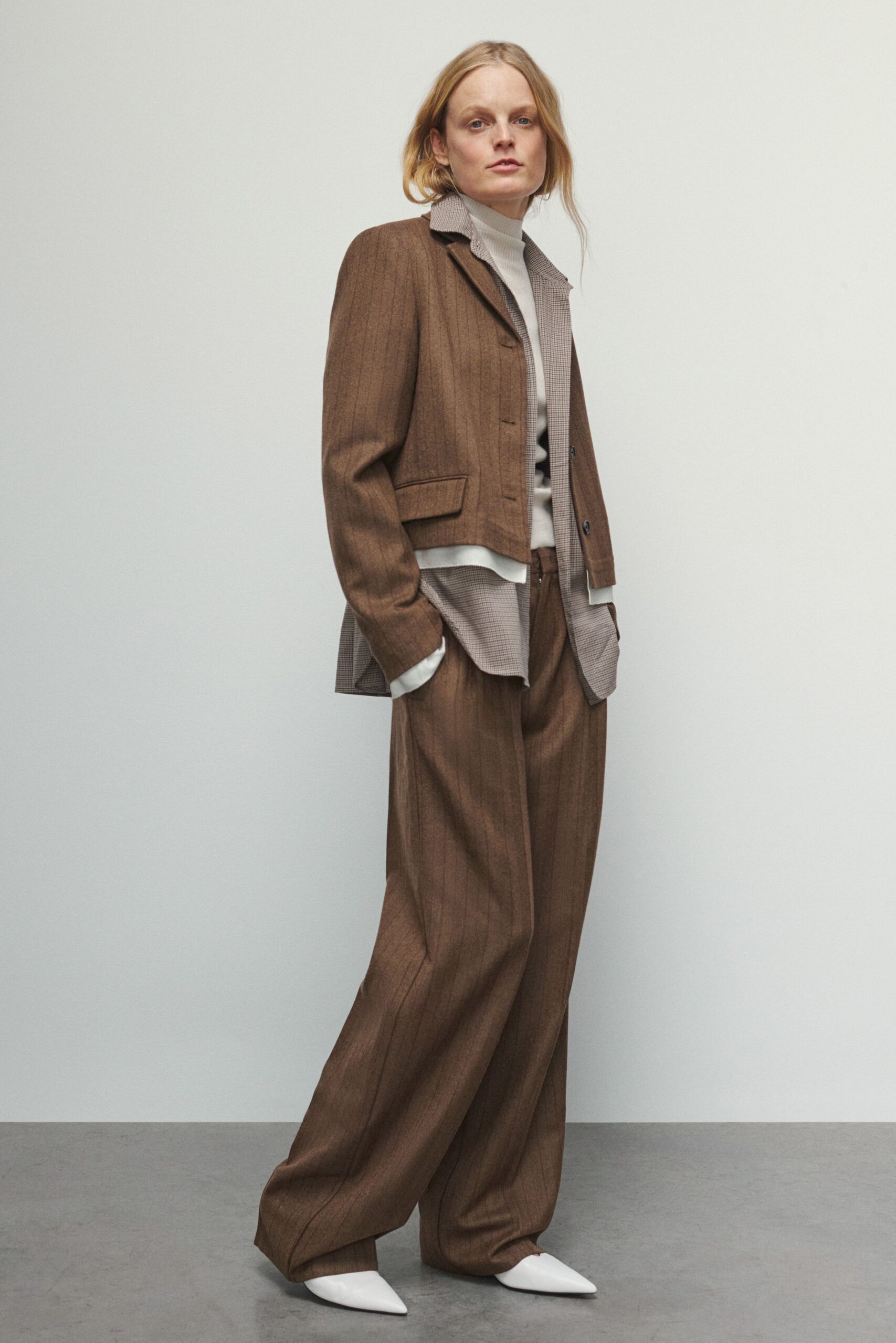 brown wool long-sleeve collared structured buttoned pockets blazer