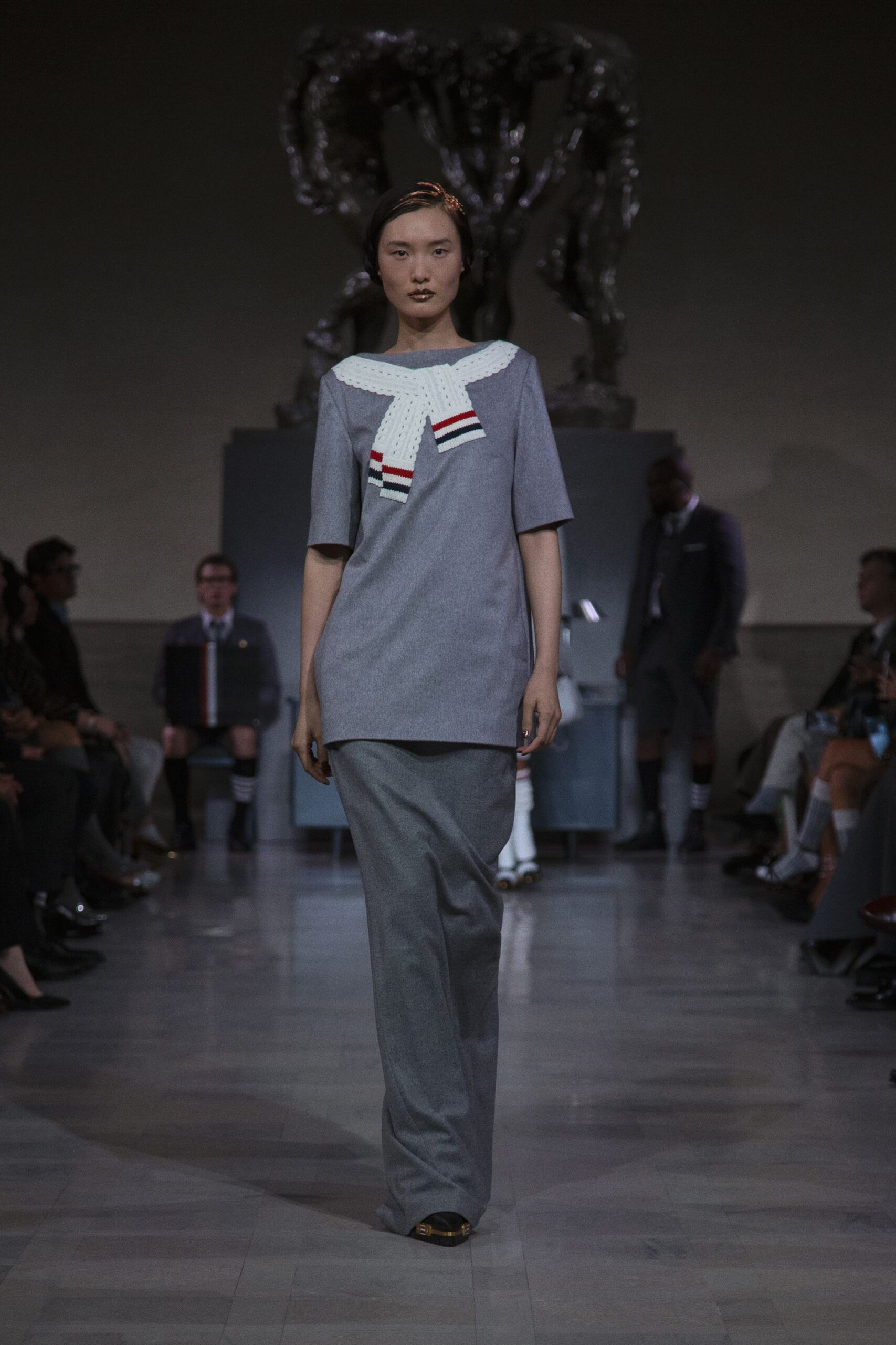 gray cotton short-sleeve collared fitted pleated top