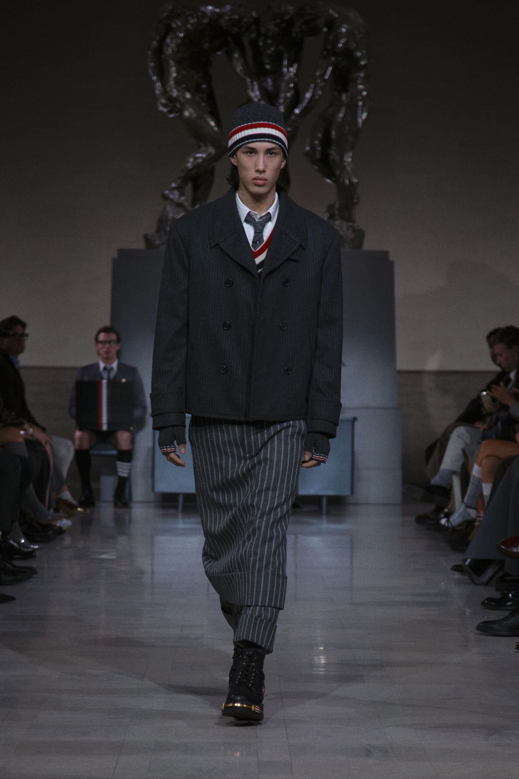 gray wool long-sleeve collared oversized buttoned jacket