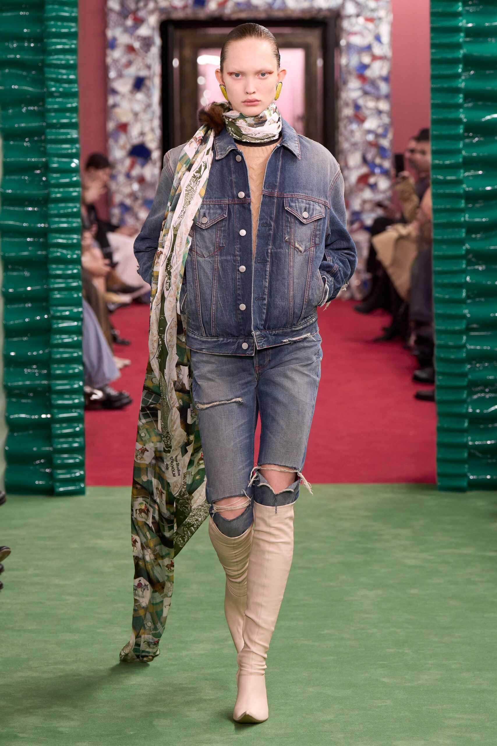 blue denim long-sleeve collared fitted buttoned jacket