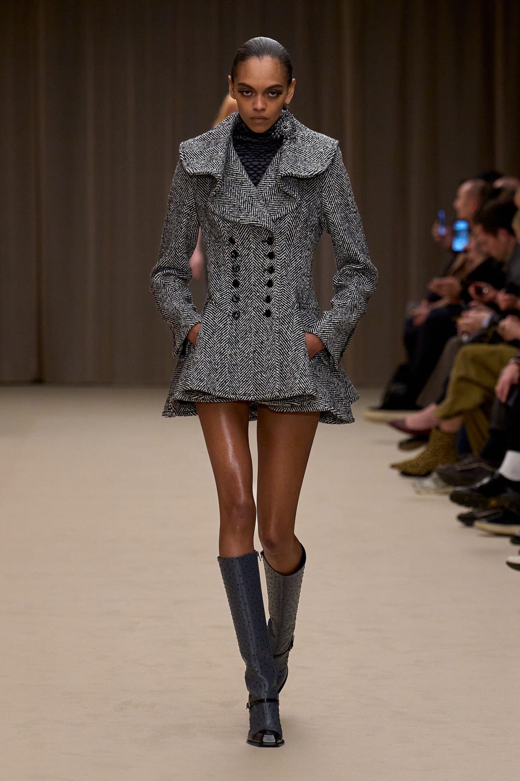 black wool long-sleeve collared fitted pleated pockets coat