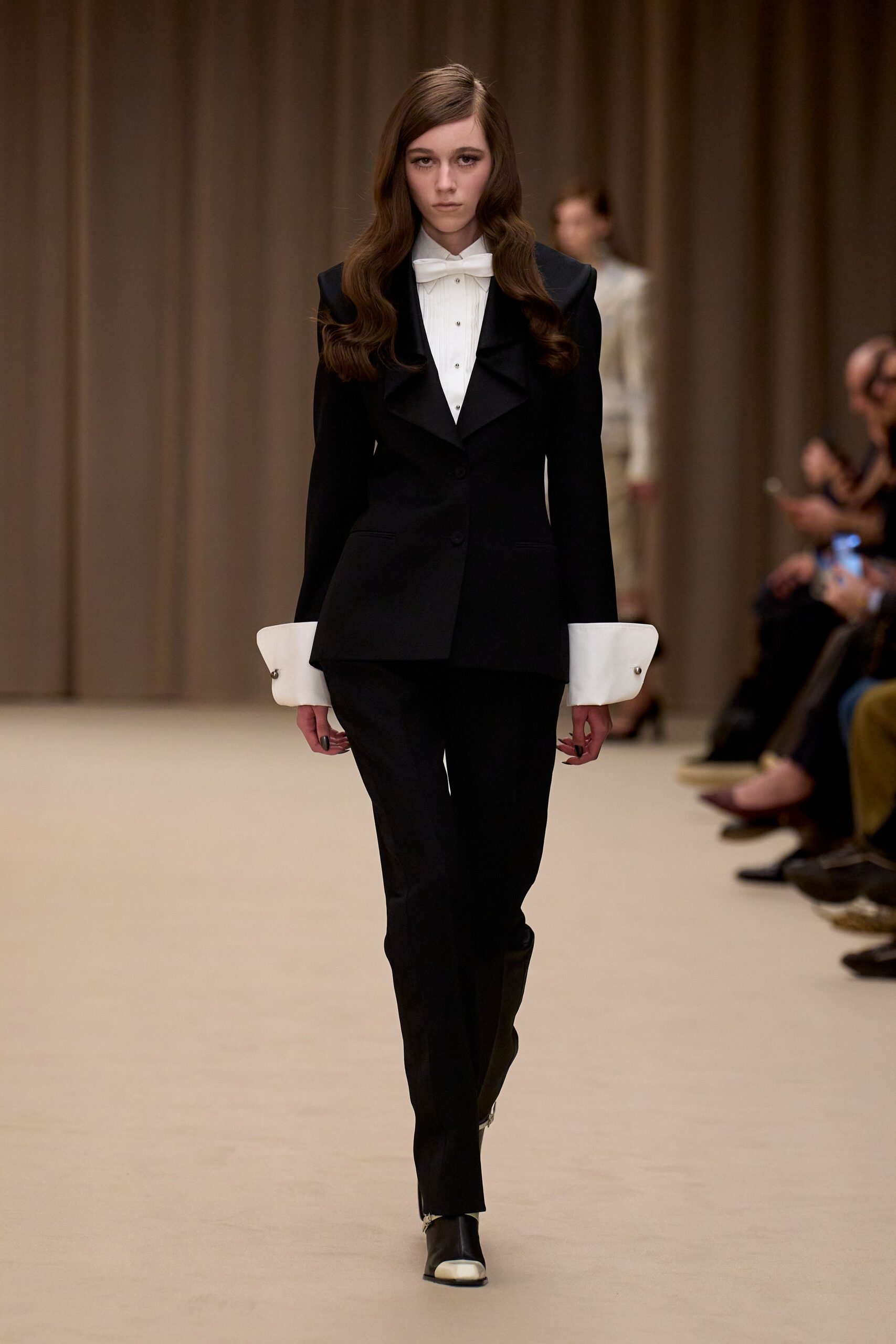 black wool long-sleeve collared tailored buttoned suit