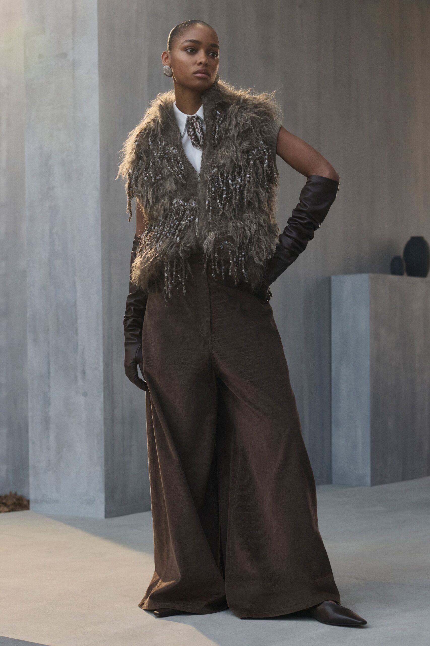 brown leather fitted gloves