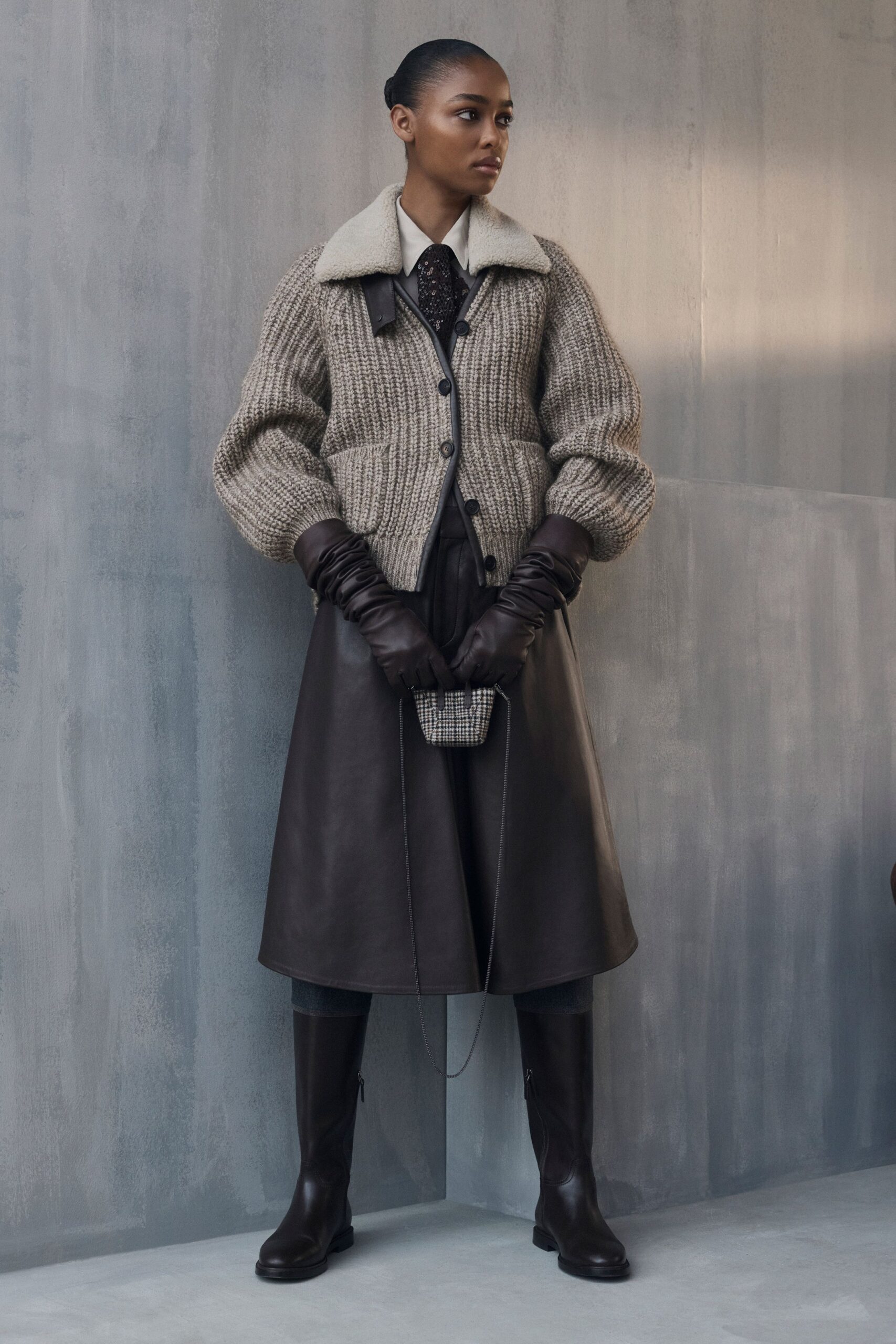 brown leather fitted gloves