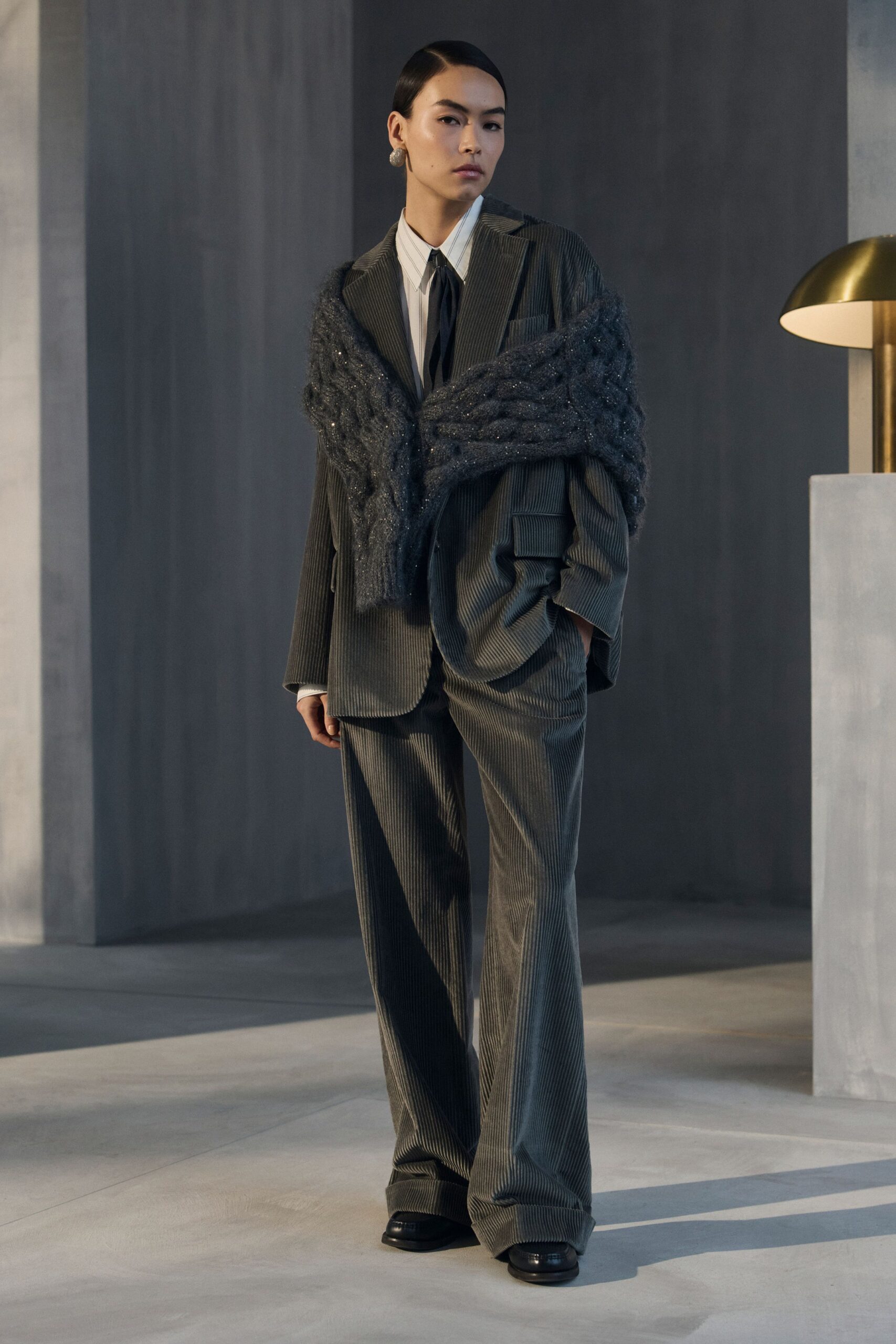 gray cotton long-sleeve collared tailored buttoned pleated suit