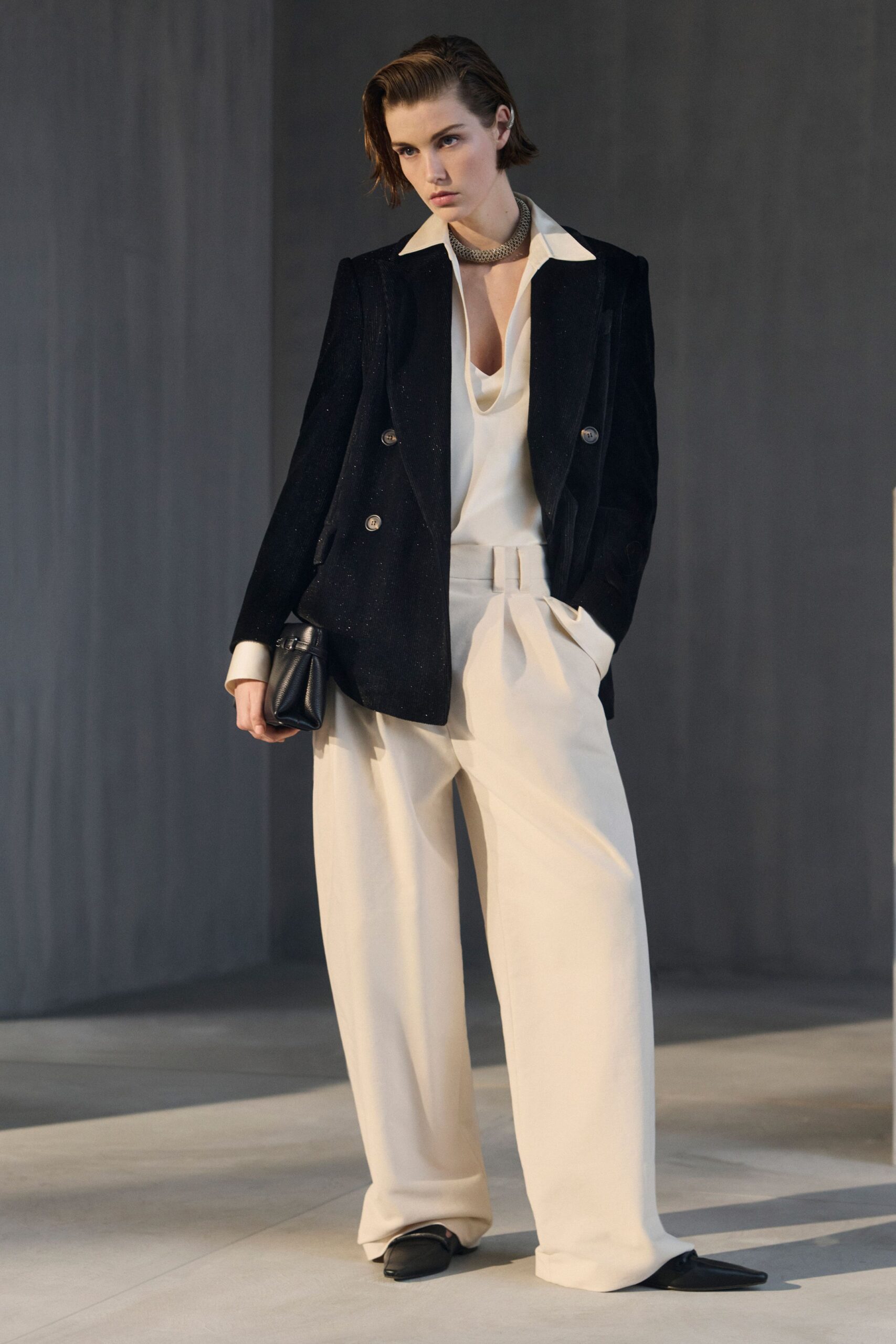 black wool long-sleeve collared tailored blazer