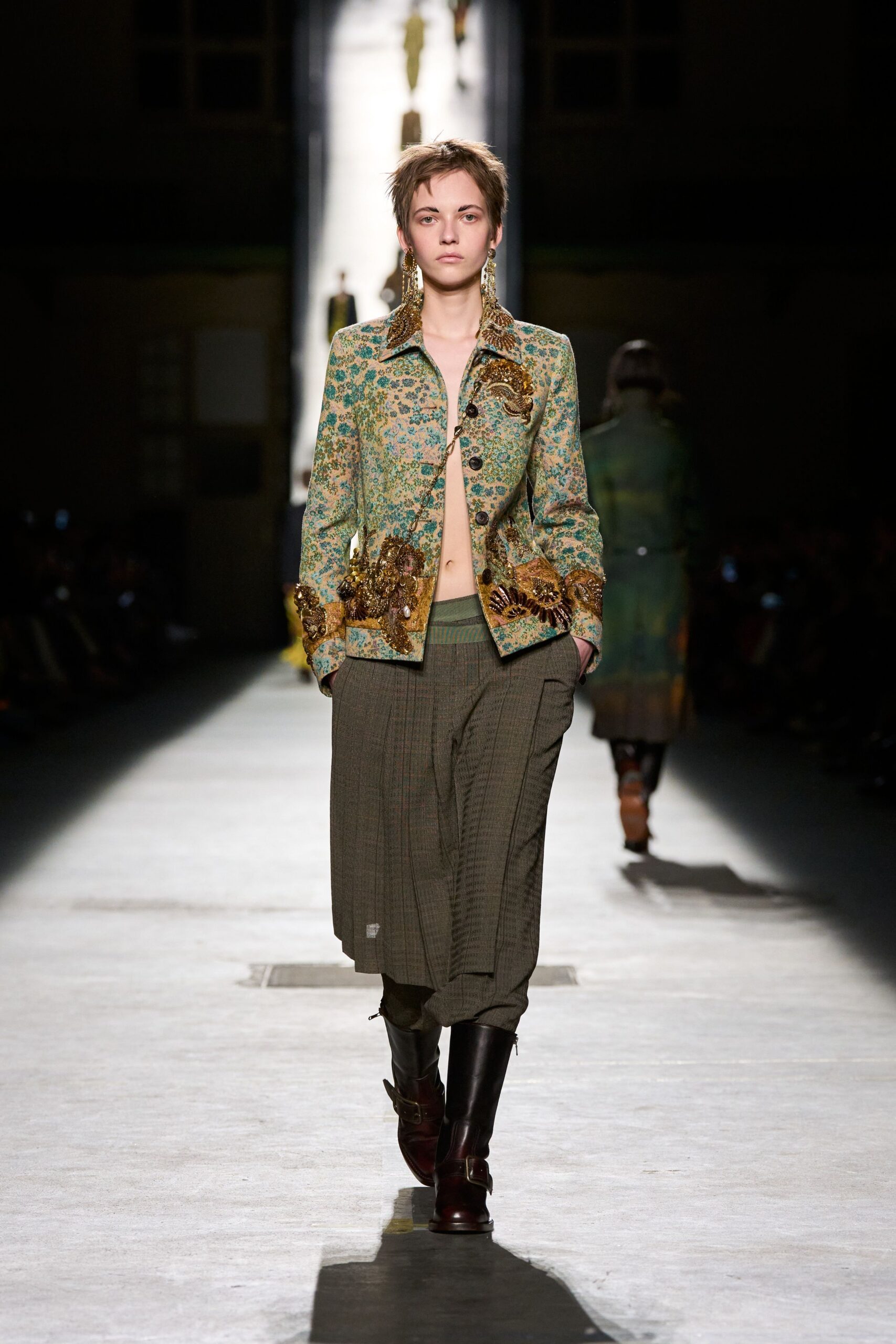 green cotton long-sleeve collared relaxed embroidered jacket