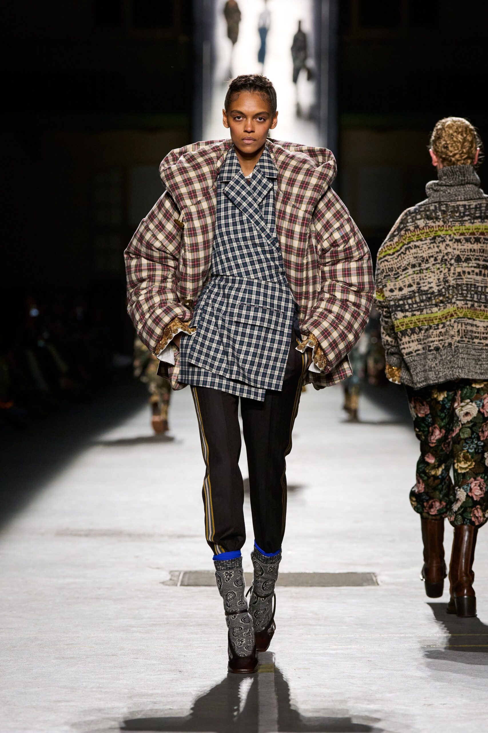 brown wool long-sleeve collared oversized checked jacket