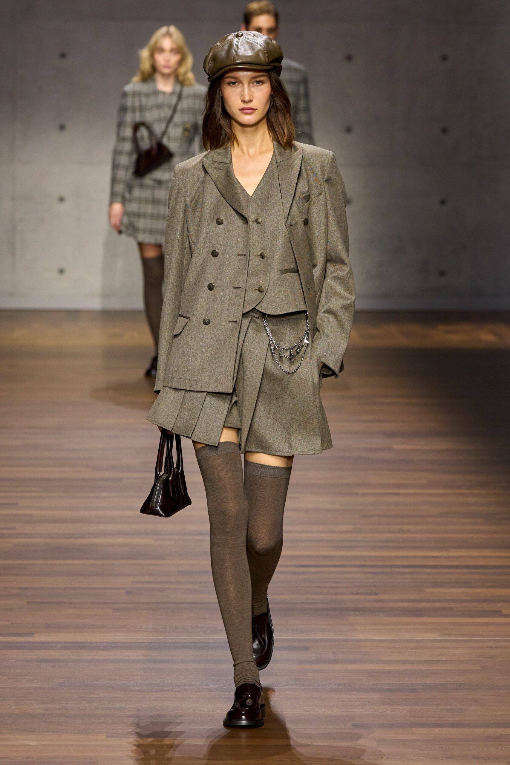 gray wool fitted pleated skirt