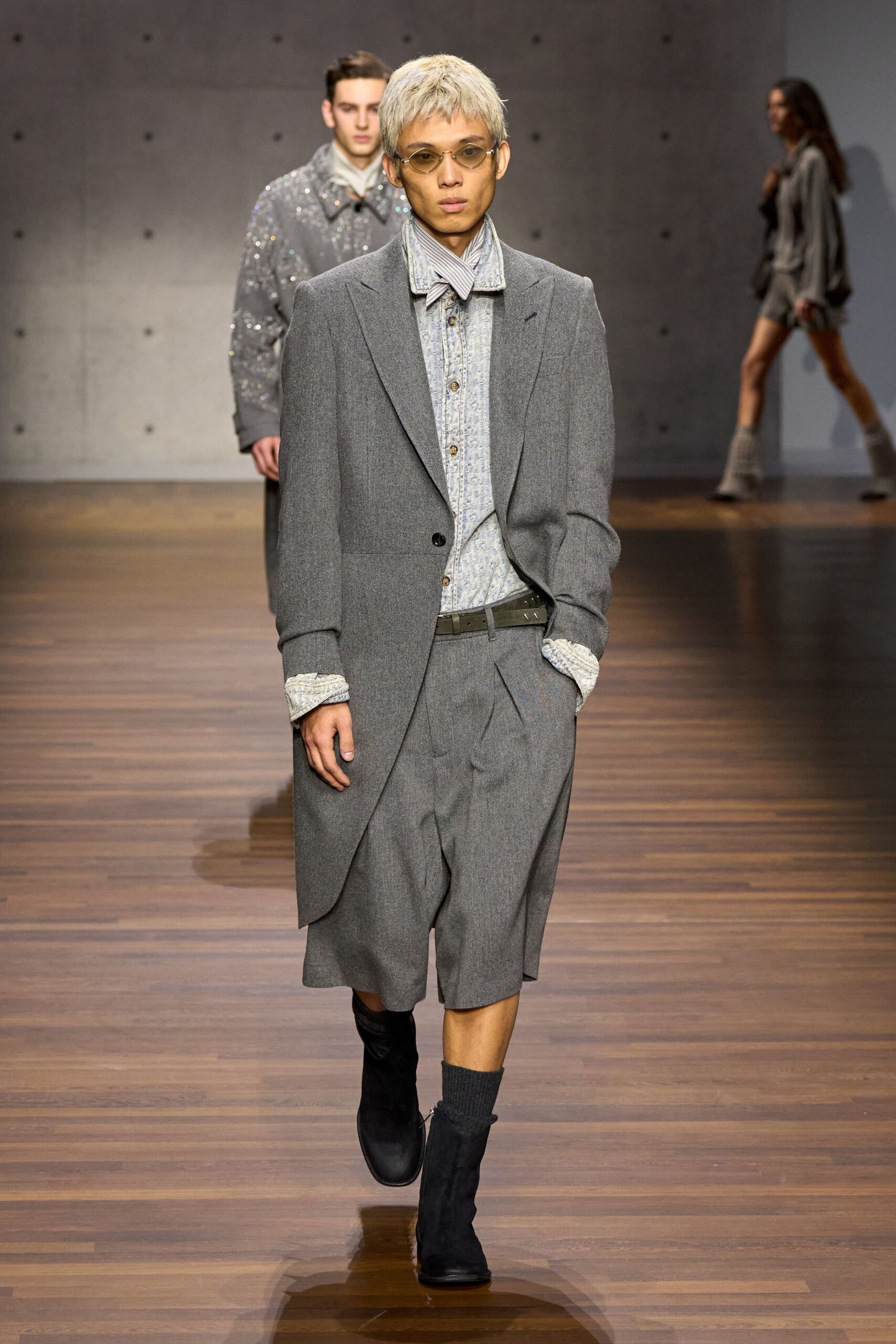gray blazer with blue shirt