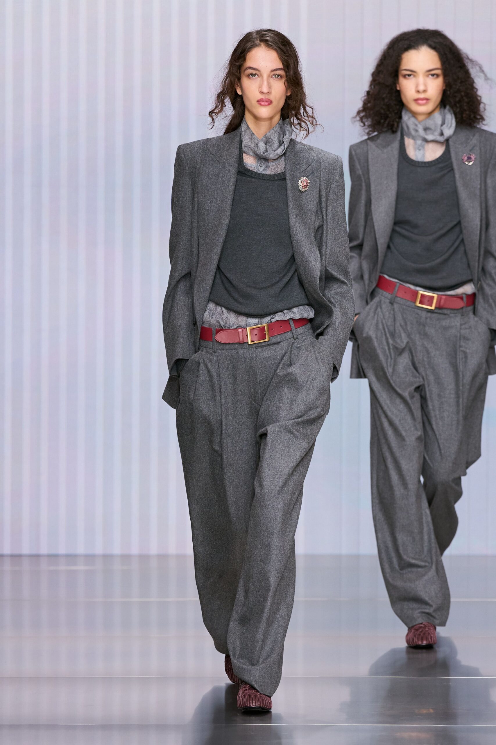 gray wool long-sleeve collared tailored buttoned blazer