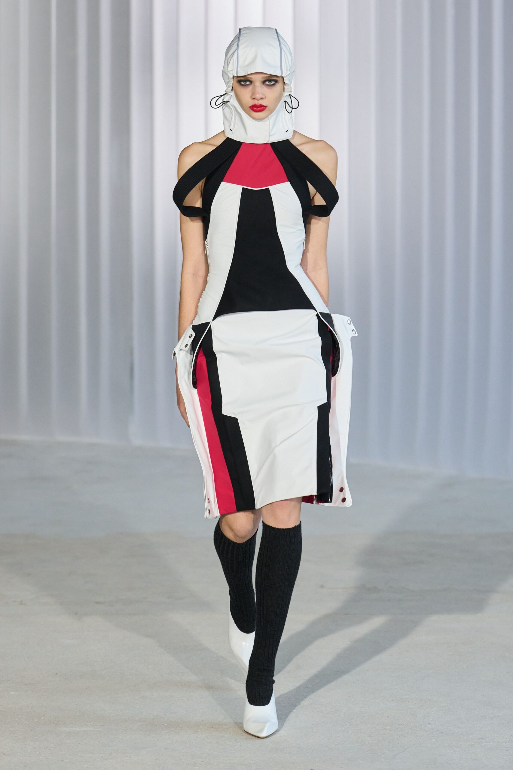 black cotton sleeveless high-neck fitted color-blocked zippered dress