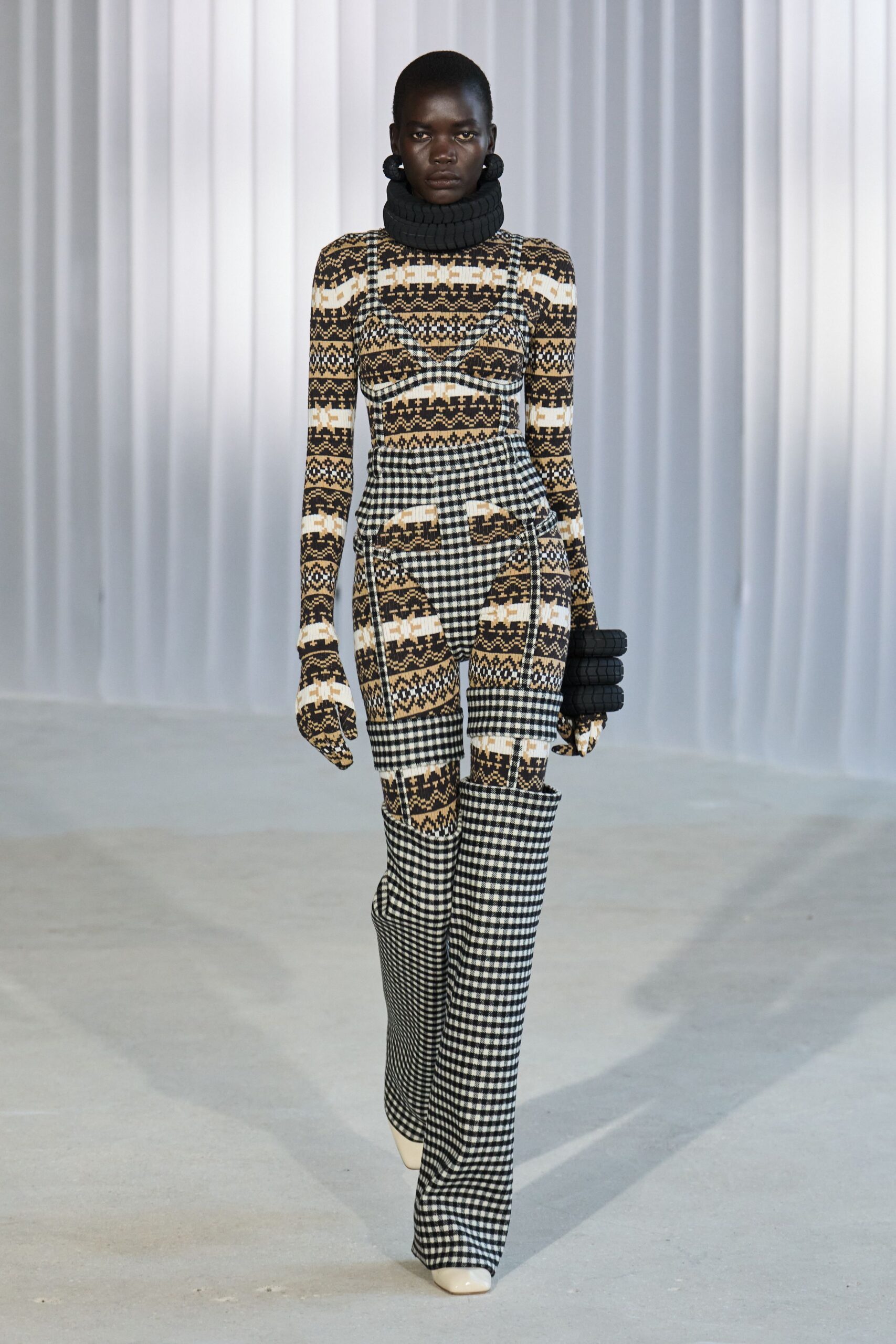 printed fitted jumpsuit with gloves