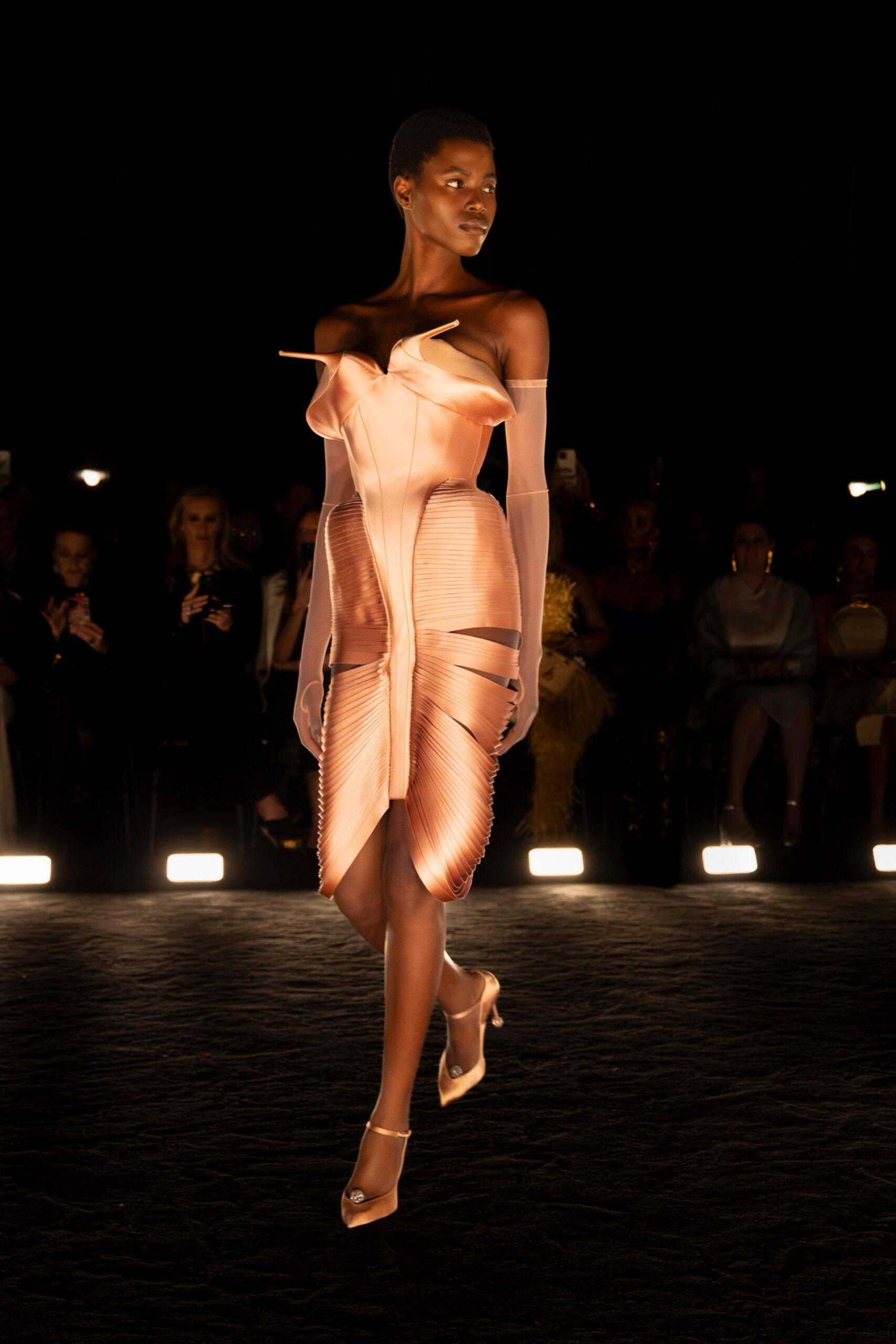 Schiaparelli Fall 2024 Couture Look 29