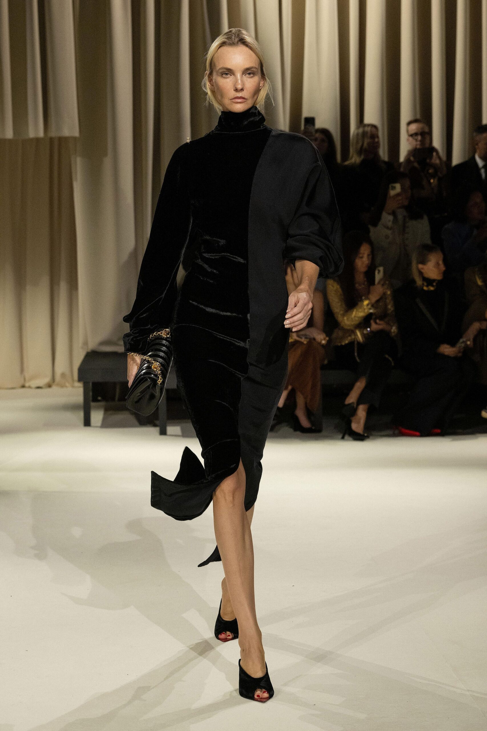 Schiaparelli Fall 2024 Ready-to-Wear Look 16