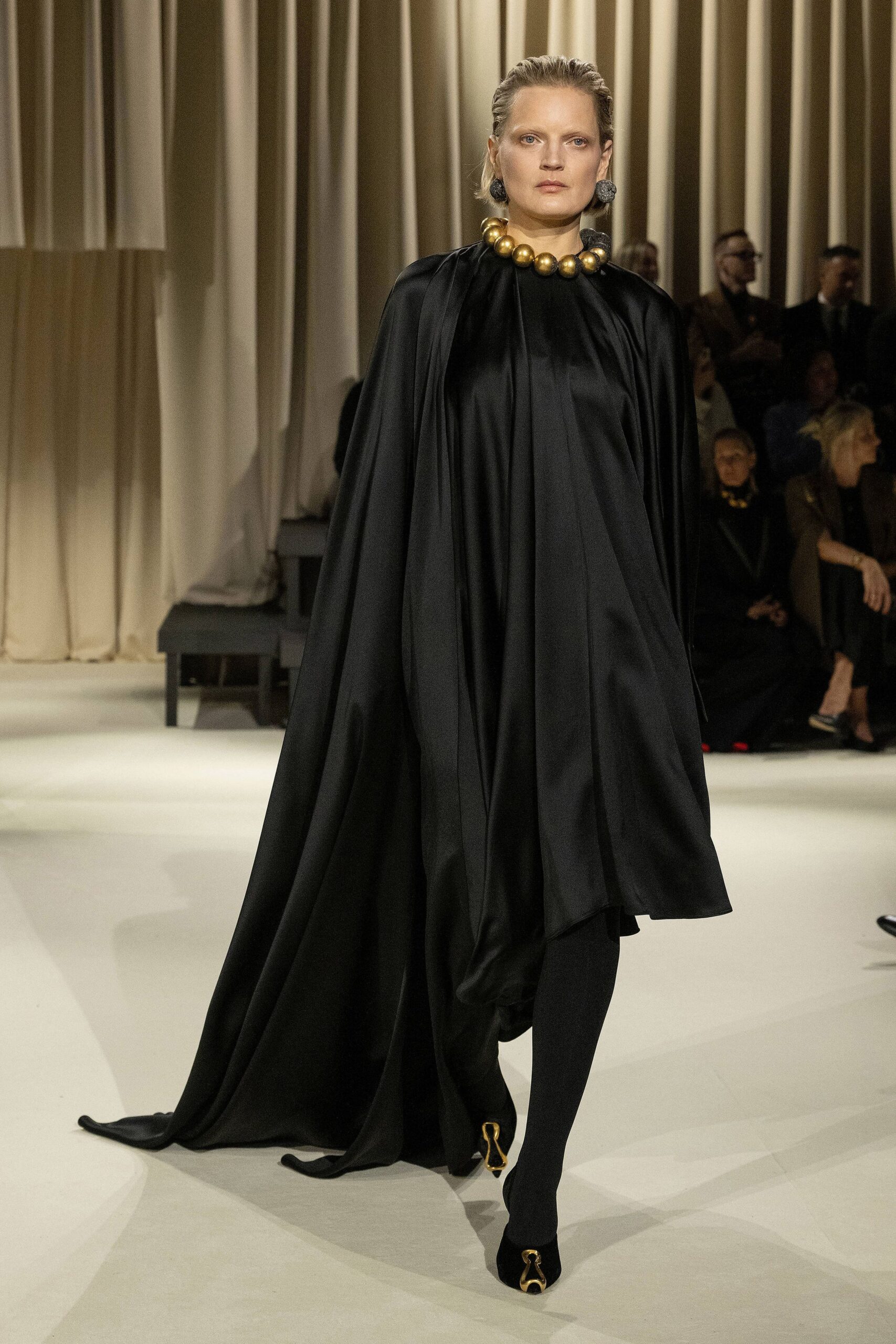 Schiaparelli Fall 2024 Ready-to-Wear Look 33