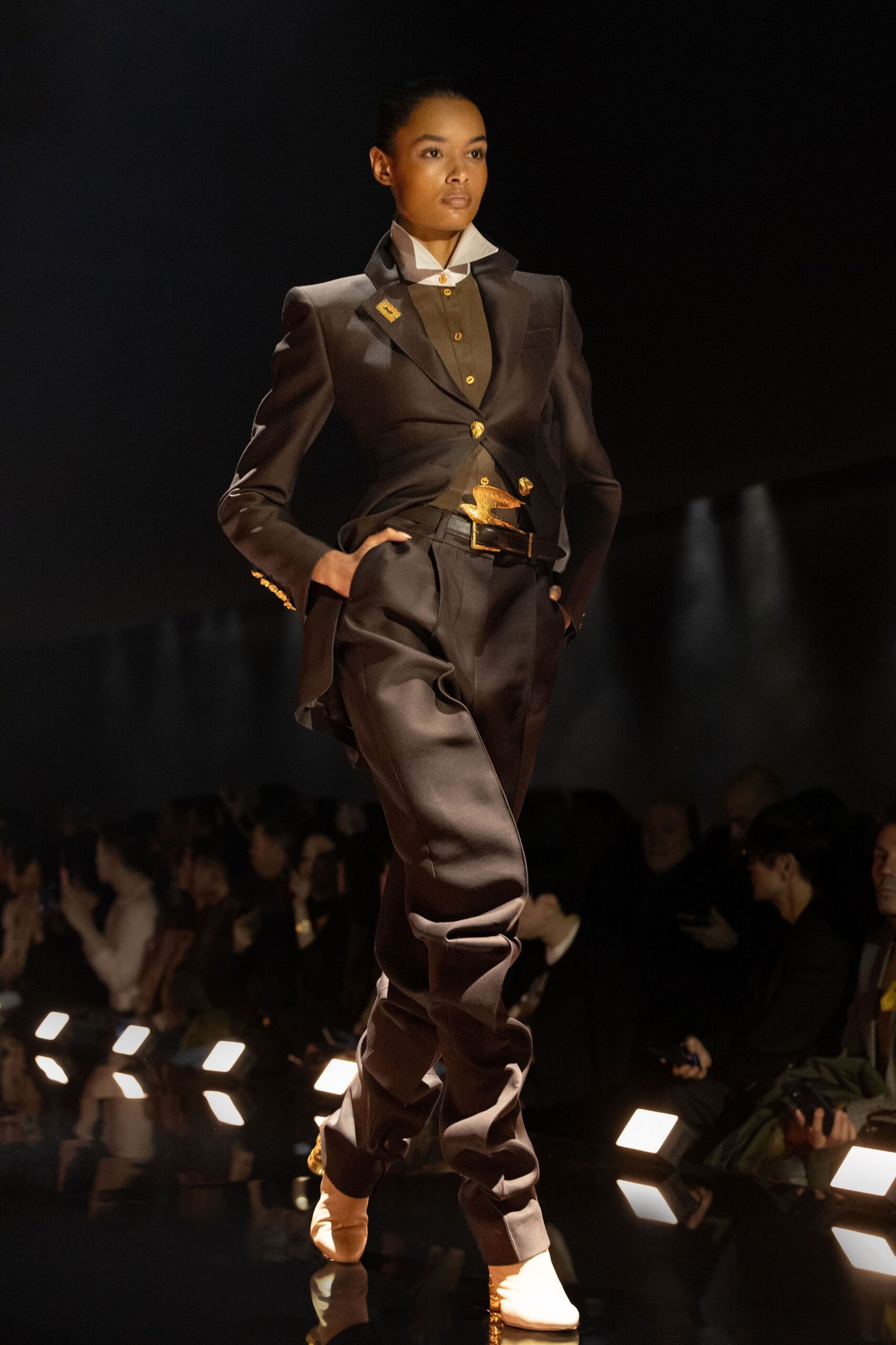 black wool long-sleeve collared tailored buttoned pleated suit