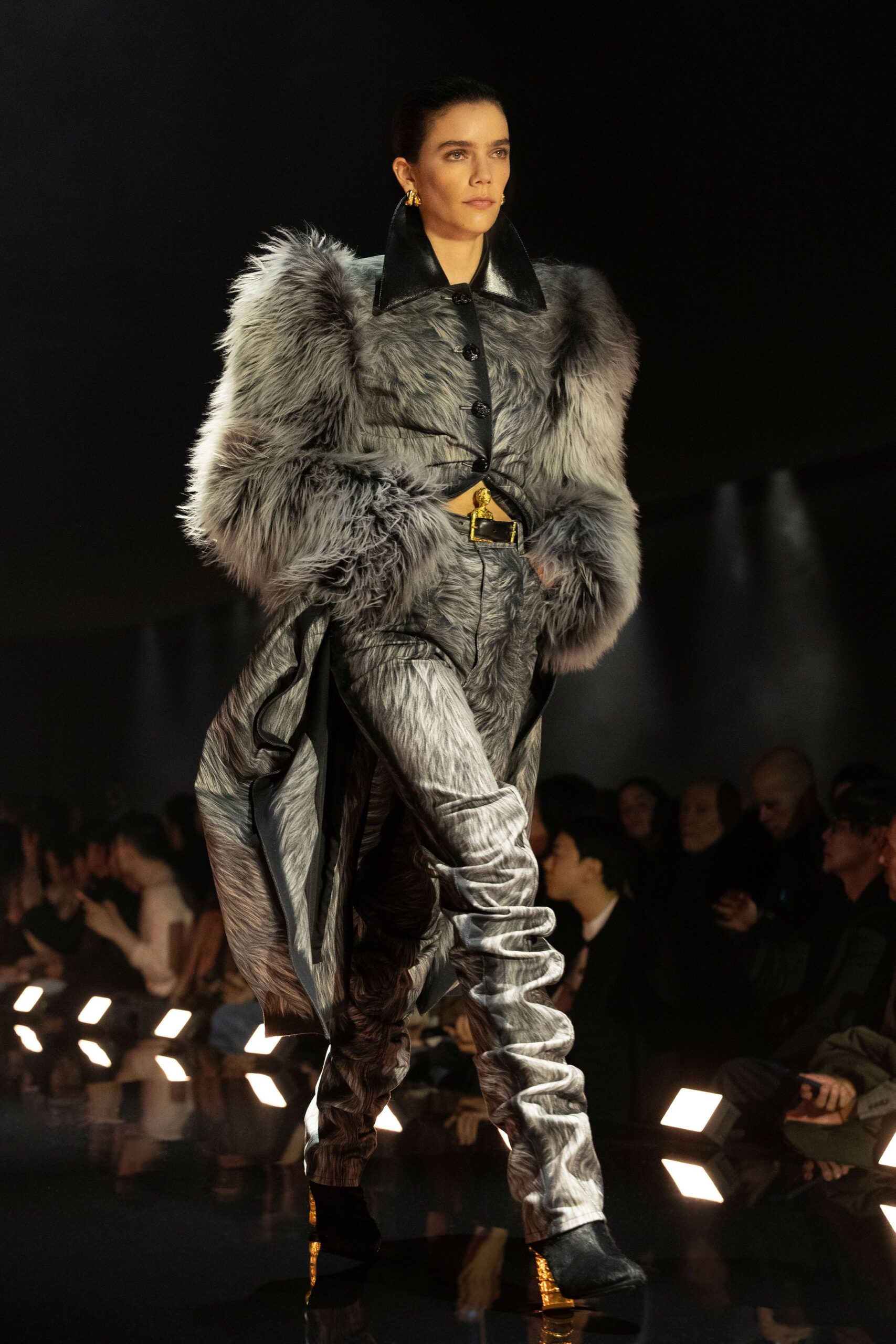 gray fur long-sleeve collared fitted layered midi coat