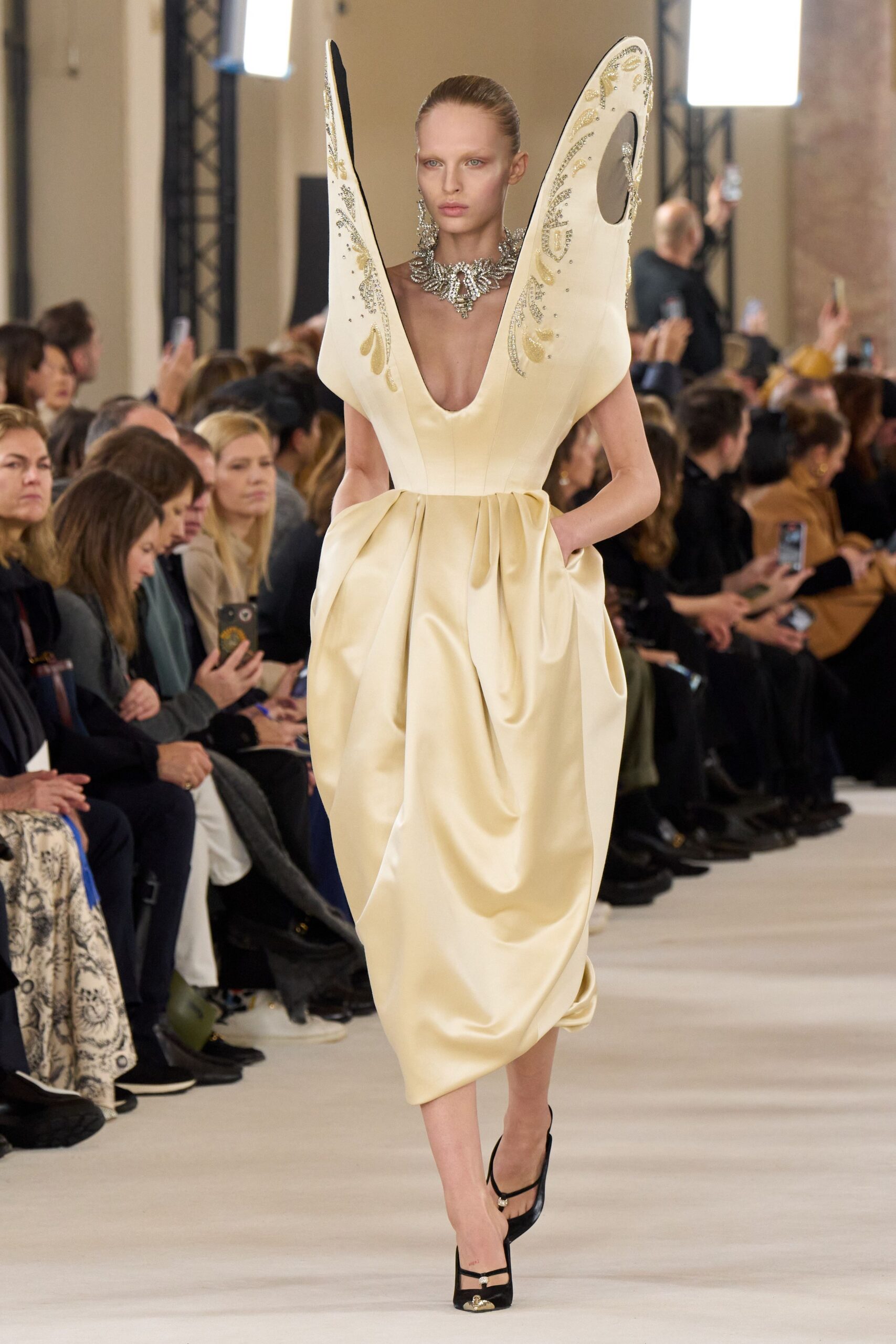 Schiaparelli Spring 2024 Couture Look 18