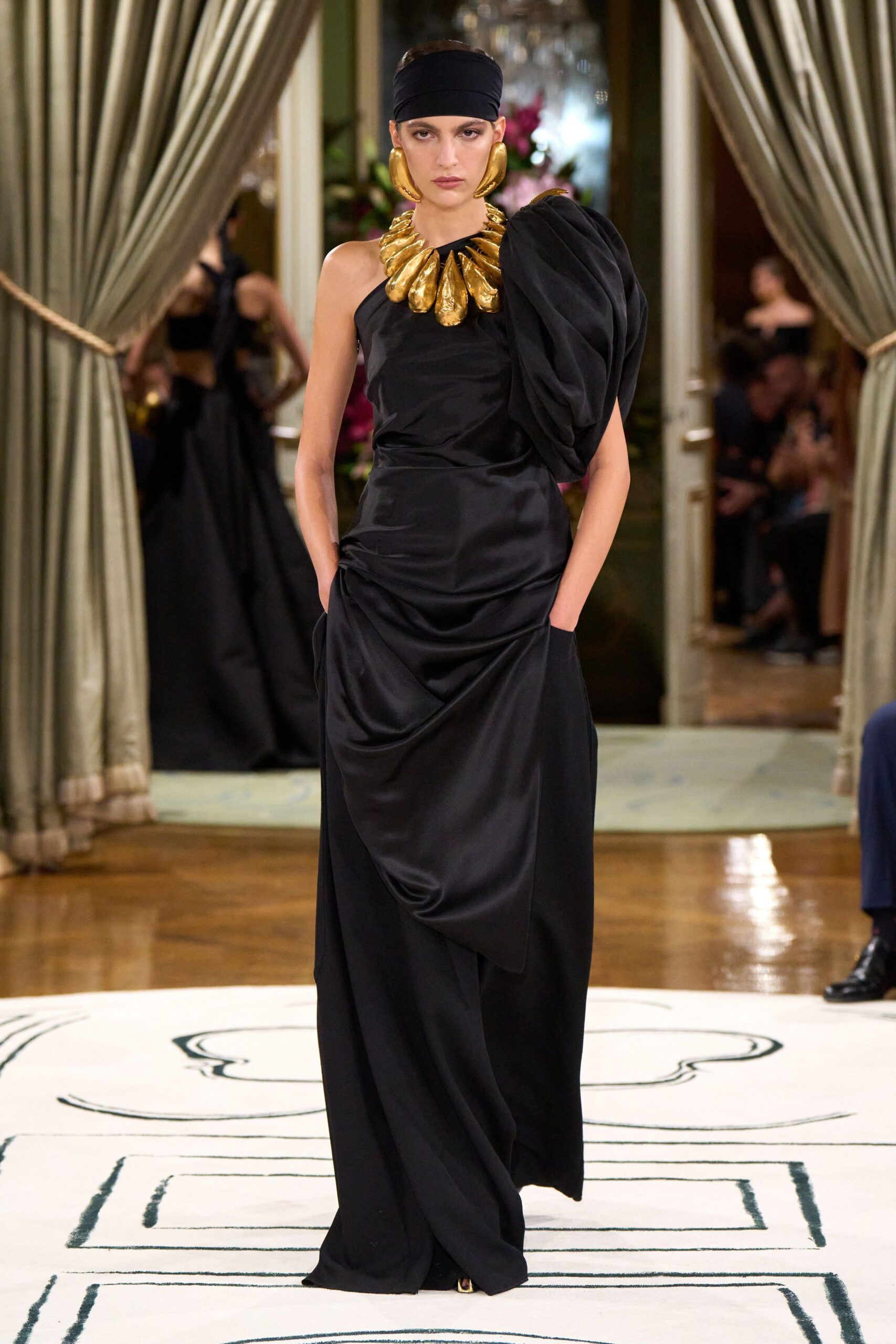 Schiaparelli Spring 2024 Ready-to-Wear Look 7