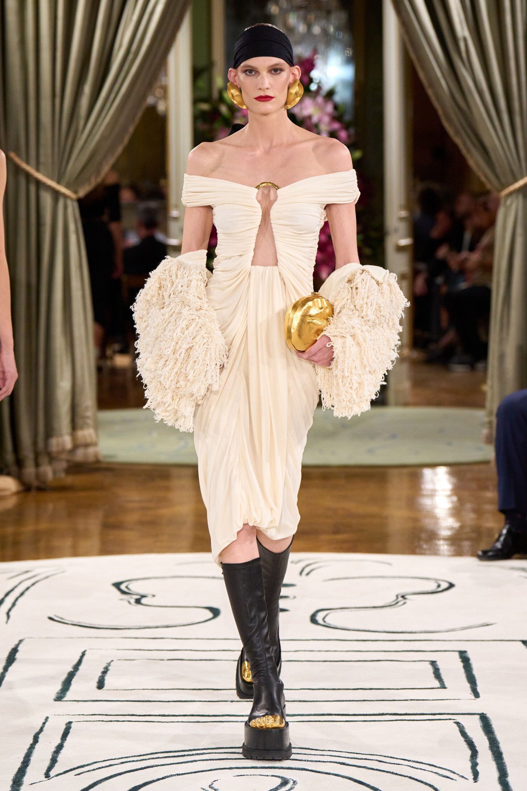 Schiaparelli Spring 2024 Ready-to-Wear Look 13