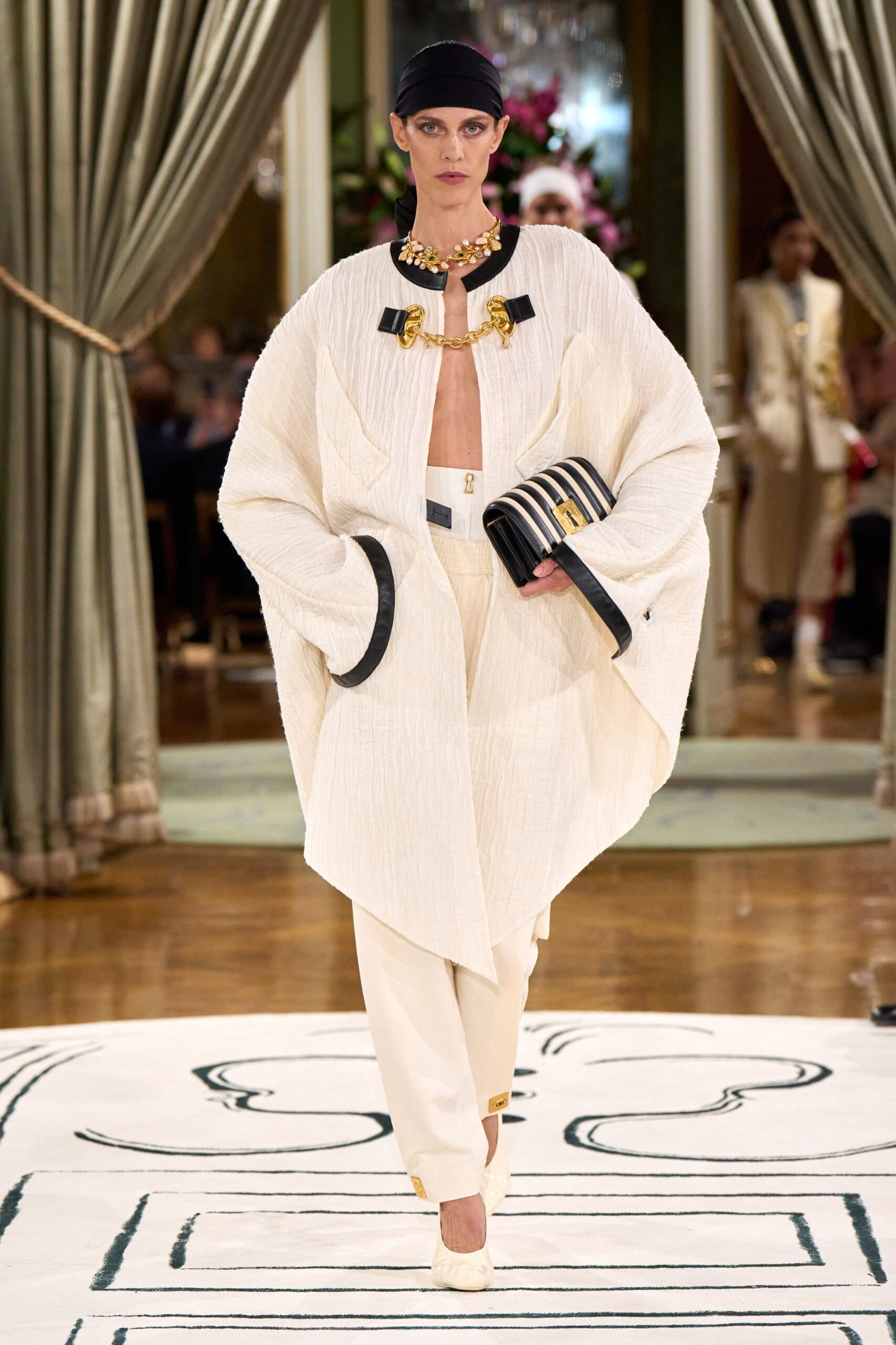 Schiaparelli Spring 2024 Ready-to-Wear Look 19