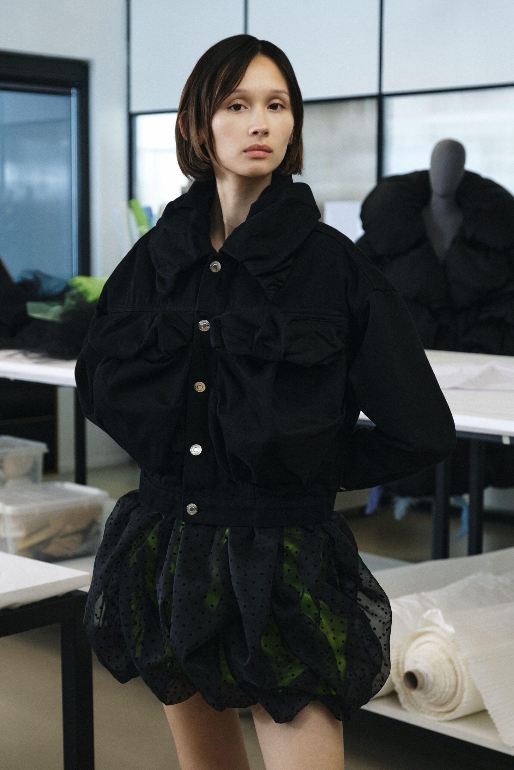 black denim long-sleeve collared relaxed buttoned pockets jacket