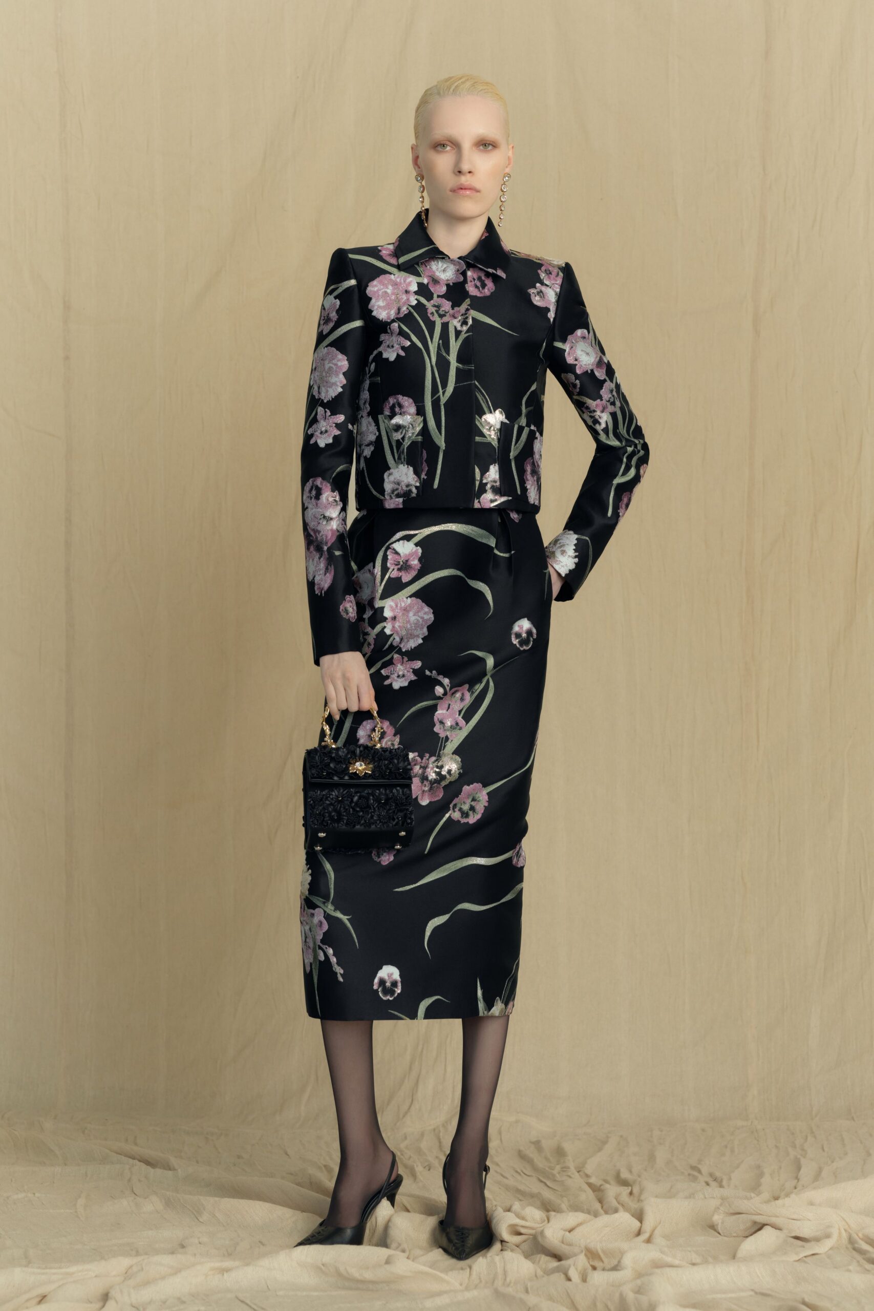 black silk long-sleeve collared fitted floral buttoned blazer