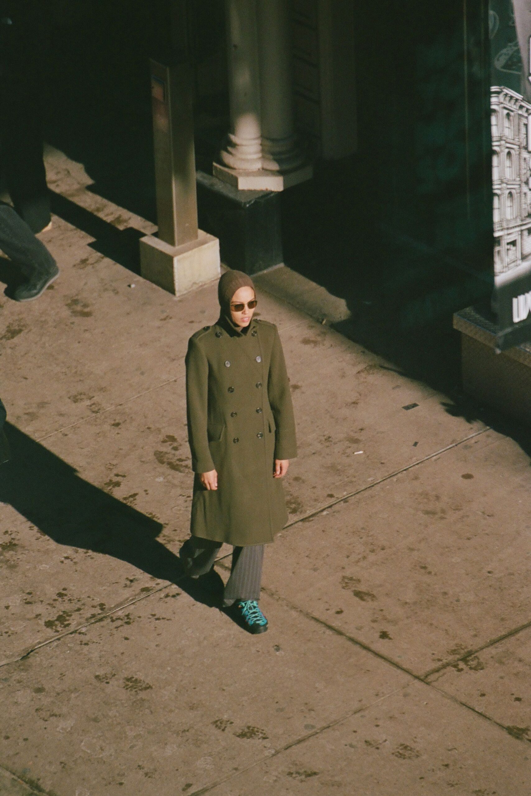 green wool long-sleeve collared fitted coat