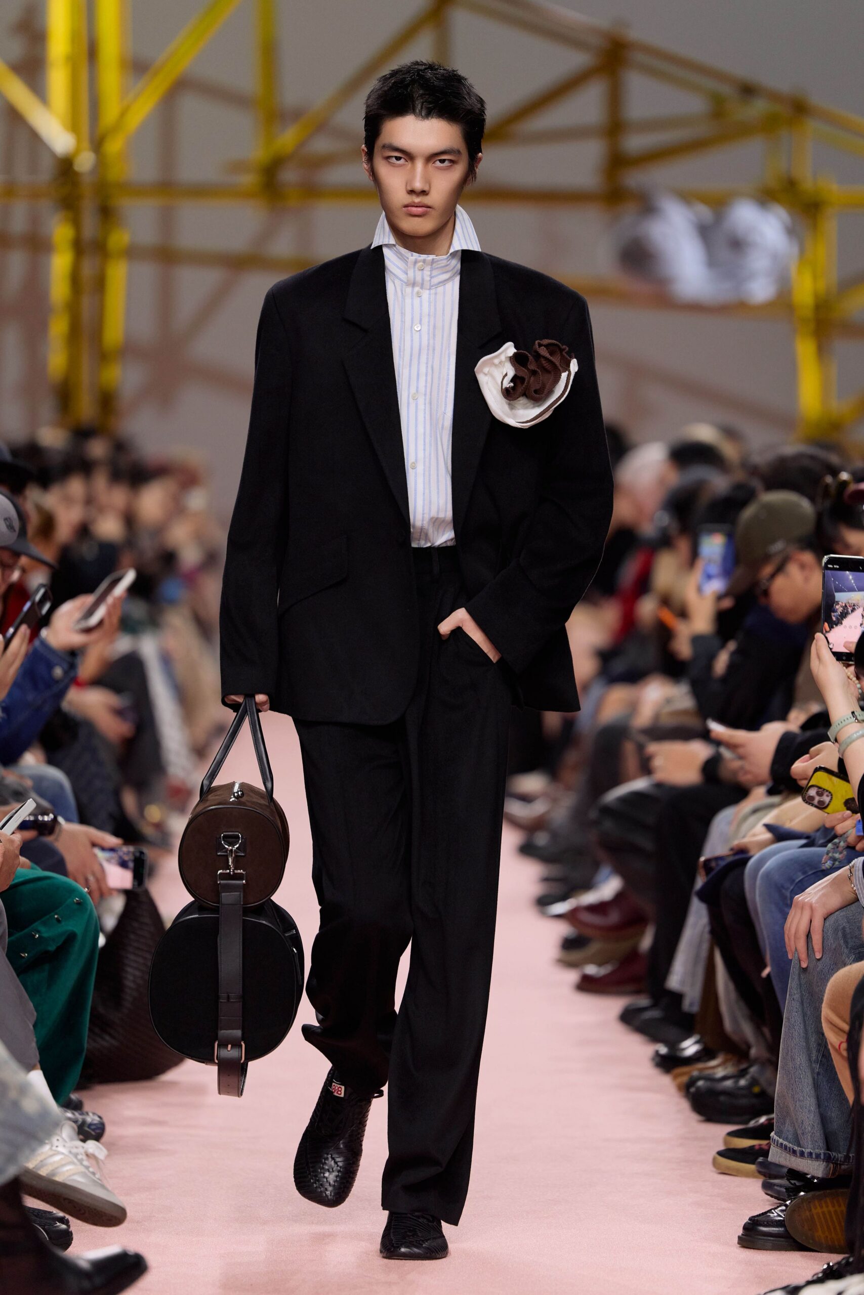 black wool long-sleeve collared tailored buttoned suit