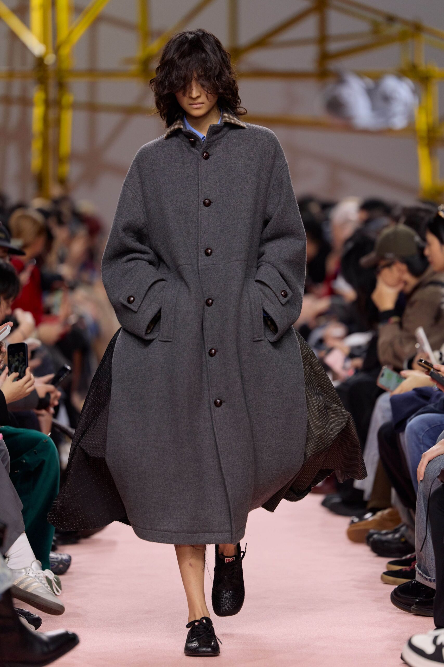 gray wool long-sleeve collared oversized buttoned coat
