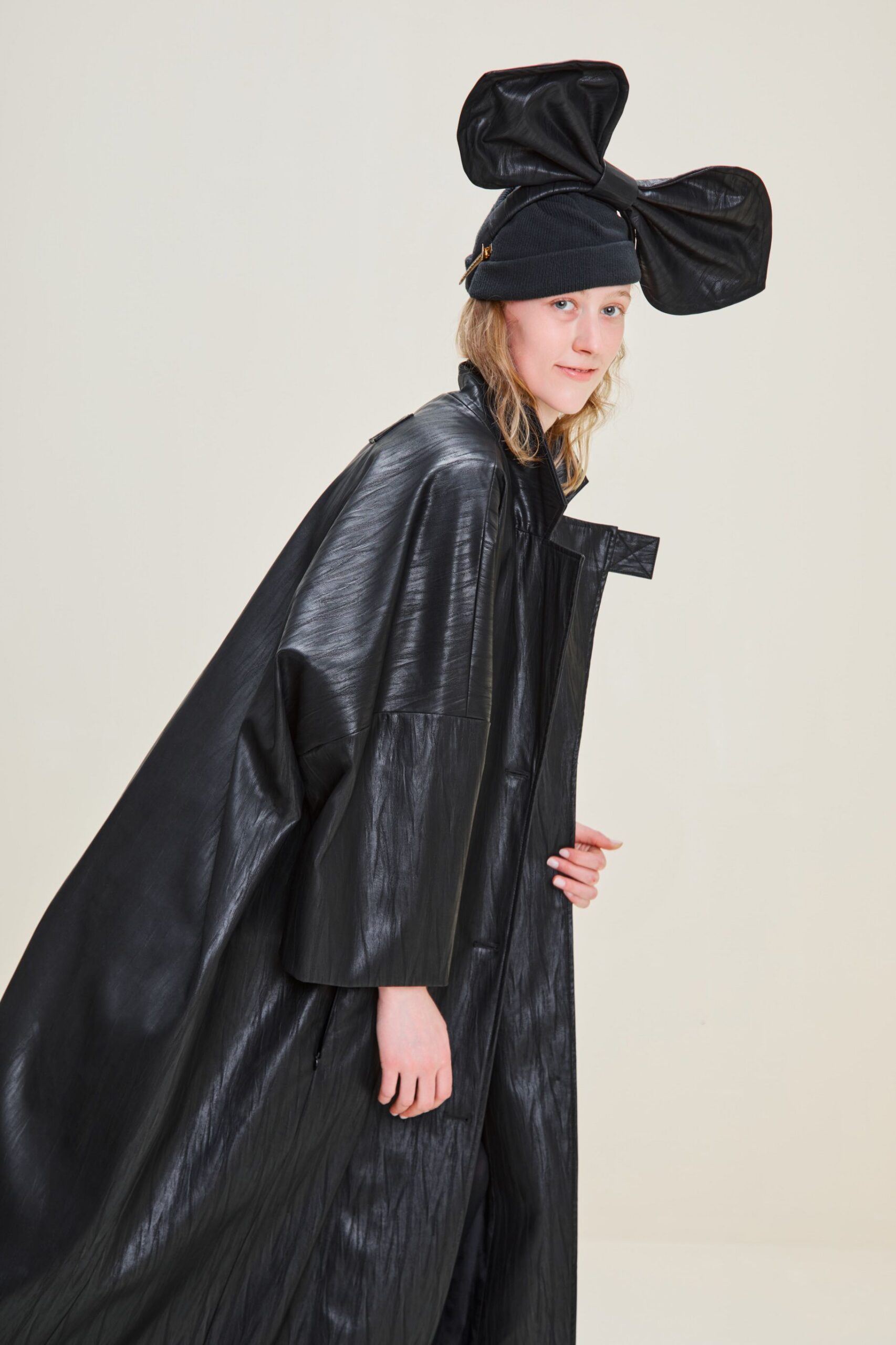 black vinyl long-sleeve collared oversized zippered shiny coat