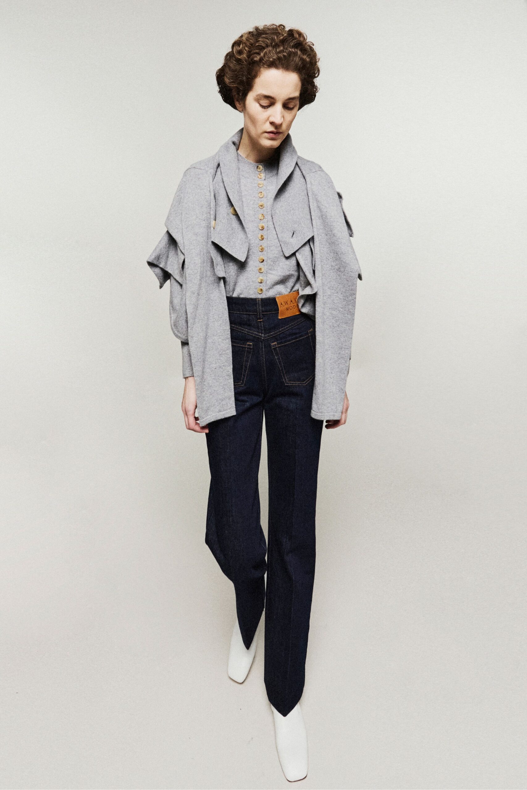 gray cotton long-sleeve collared fitted buttoned top