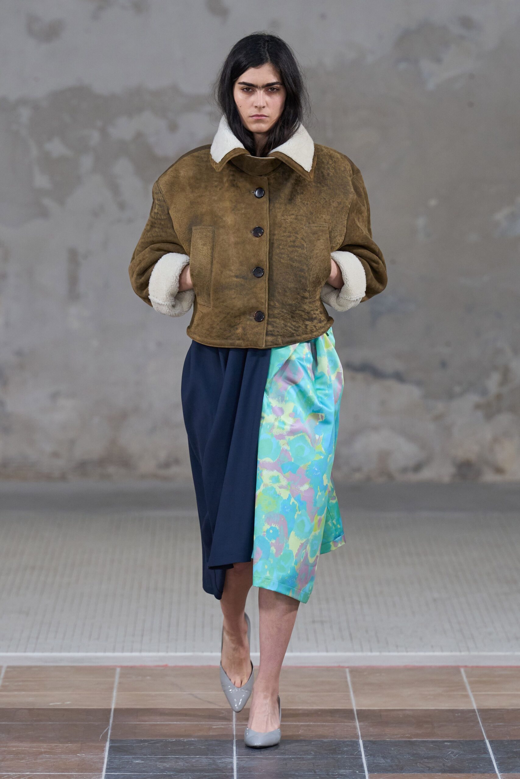 brown suede long-sleeve collared fitted buttoned jacket